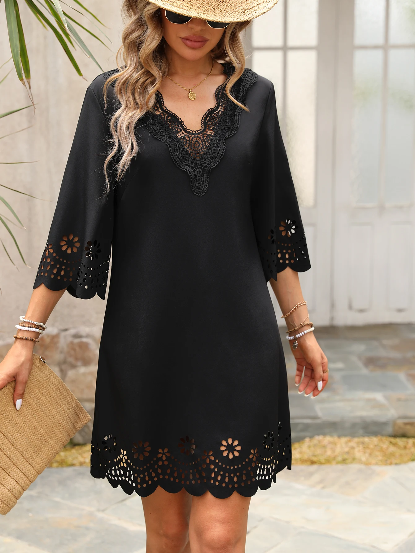 European and American women\'s fashionable and elegant lace V-neck hollowed out flared sleeve dress