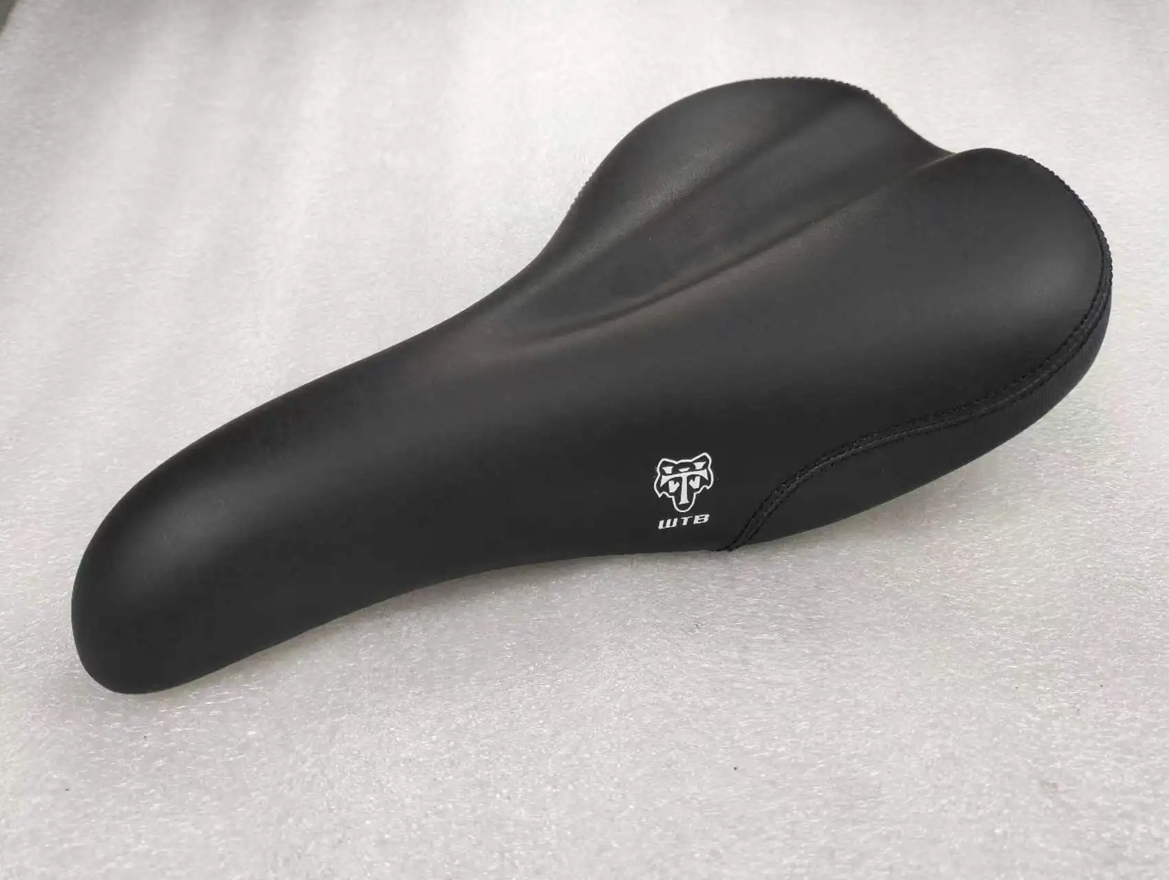 

NOS WTB SPEED V WIDE SADDLE SEAT BLACK MTB TOURING BIKE 268X 150mm