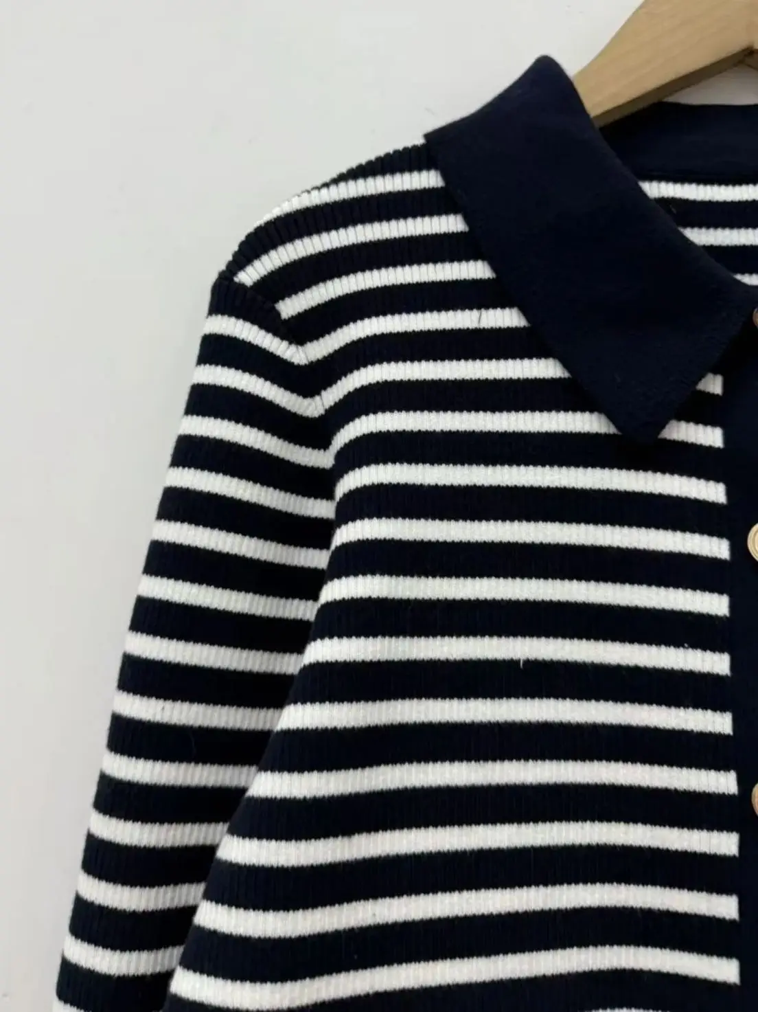 

Spring Women Turn-down Collar Contrast Striped Single-breasted Pocket Slim Sweater Long Sleeve Elegant Fashion Knit Cardigan
