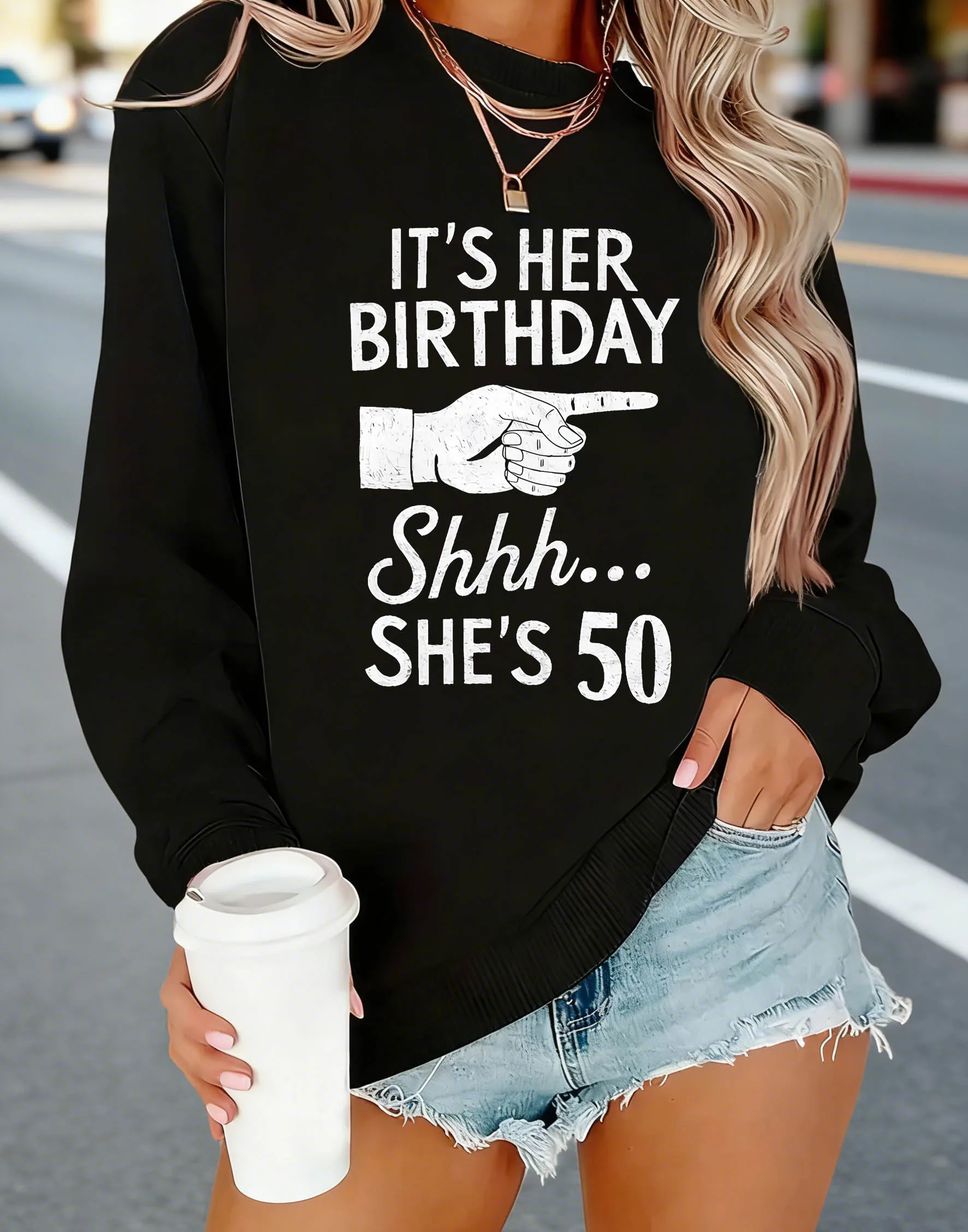 เสื้อสเวตเชิ้ตผู้หญิง “IT'S HER BIRTHDAY Shhh... SHE'S 50” พิมพ์ลายตัวอักษร คอกลม สไตล์ลำลอง สำหรับฤดูใบไม้ร่วงและฤดูใบไม้ผลิ เสื้อผ้าผู้หญิง