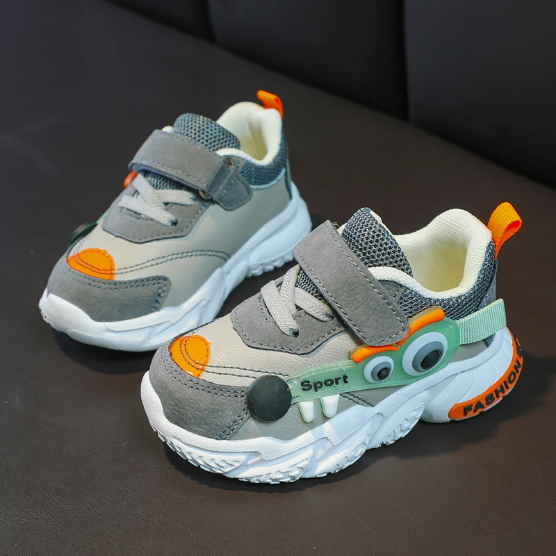 A pair of functional shoes for boys, babies, soft soled shoes for boys, sports shoes for girls, dad shoes for girls, full leathe