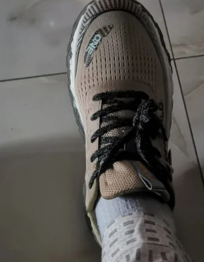 

2025 Men Women Outdoor Climbing Casual Shoes Breathable Anti-odour Hiking Shoes Summer Thick Bottom Lace Up Anti-slip Sneakers