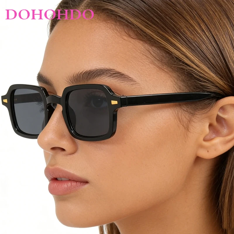 

Classic Small Square Frame Rivets Decorate Women Sunglasses Brand Designer Men Sunglass Travel Drive Shades Eyewear UV400 Gafas