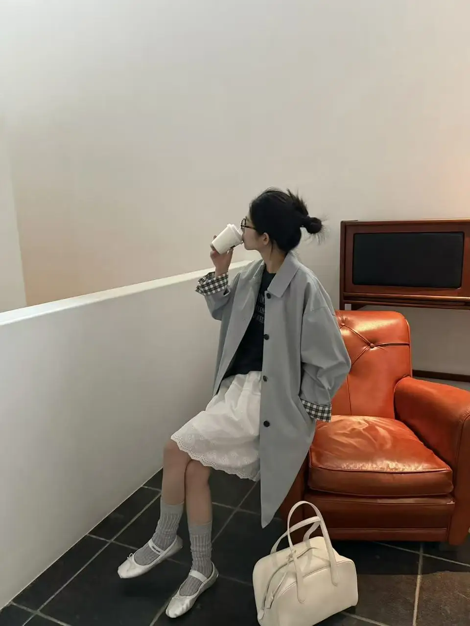 

Elegant Loose Women's Windbreaker Coat with Color Block Cuff Long Sleeve Collar Mid-Length Pure Color Commute Style