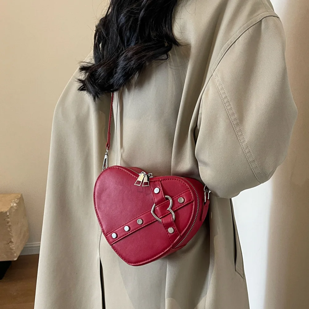 Vintage Y2K Small Chain Rivet Shoulder Bag Heart Shaped Purse Handbag Red PU Leather Gothic Tote Bag Fashion Women Crossbody Bag