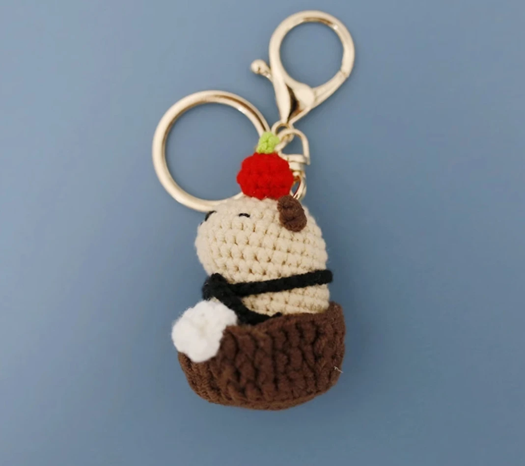 

DIY hand-knitted capibala keychain wool crocheted material package capybara doll pendant for bathing