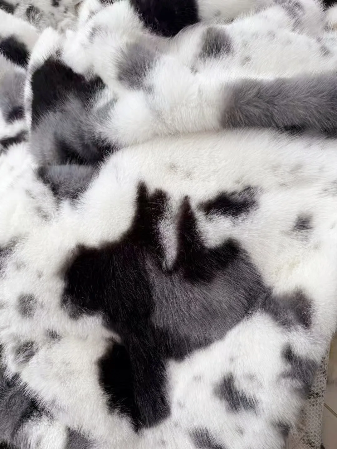 

1yard Clothing Mat Carpet Plush Cloth Fabric fur fabric for patchwork，Artificial long plush 35mm fox fur fabric