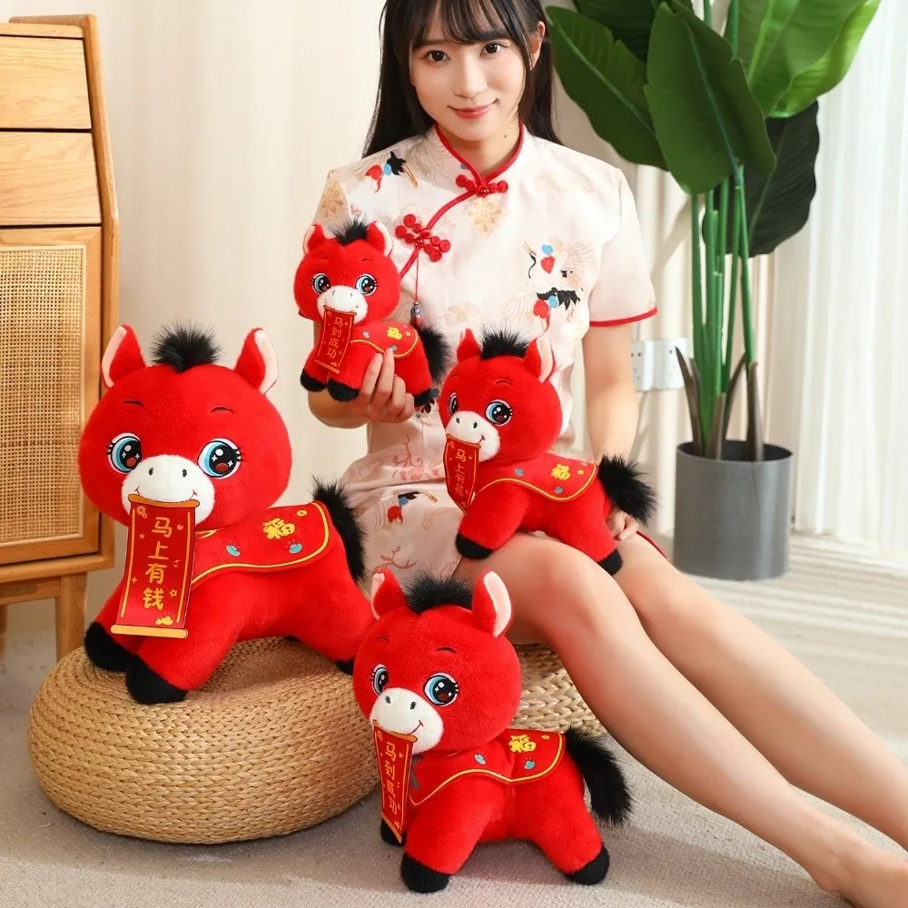cavalo-do-zodiaco-de-20-25-30cm-estilo-chines-pelucia-macia-letra-aleatoria-enchimento-de-algodao-pp-mascote-do-ano-novo-2026-decoracao-de-mesa