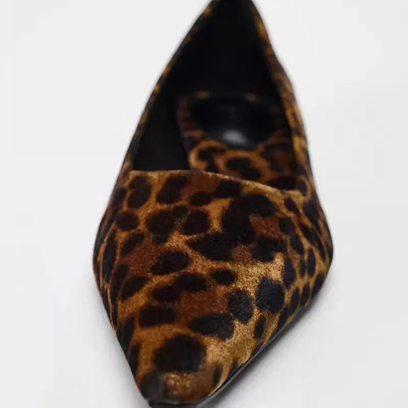 TRAF, zapatos de tacón cuadrado bajo con estampado Animal para mujer, zapatos sexis con punta estrecha y boca poco profunda, zapatos individuales elegantes de leopardo para otoño 2024