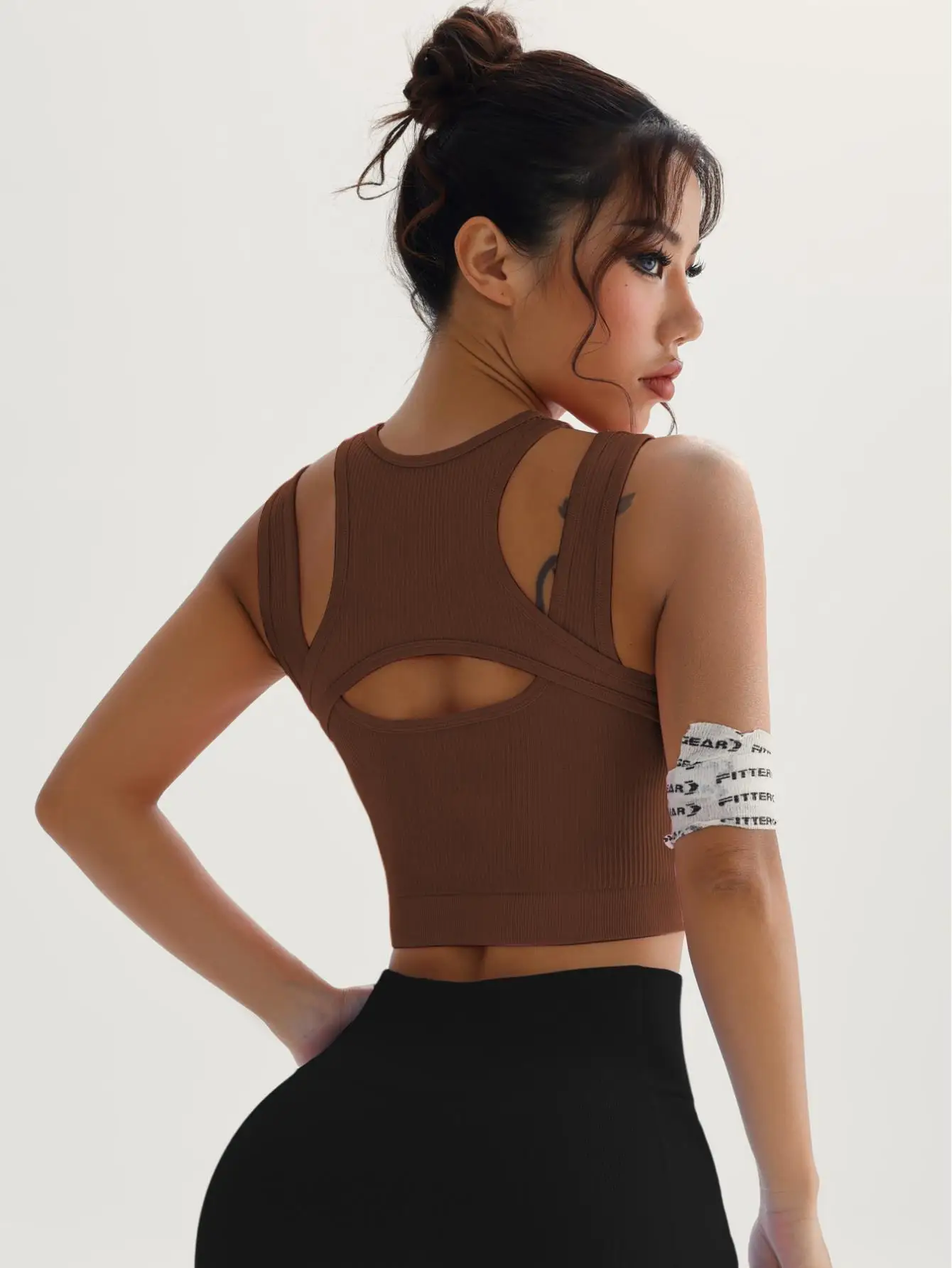 Women's Cutout Crop Tank Top Sleeveless | Cropped Tank Top, Cutout Front, Double Strap Detail, Slim Fit, Soft Stretch Fabric, Going Out Style, Rave Club Look