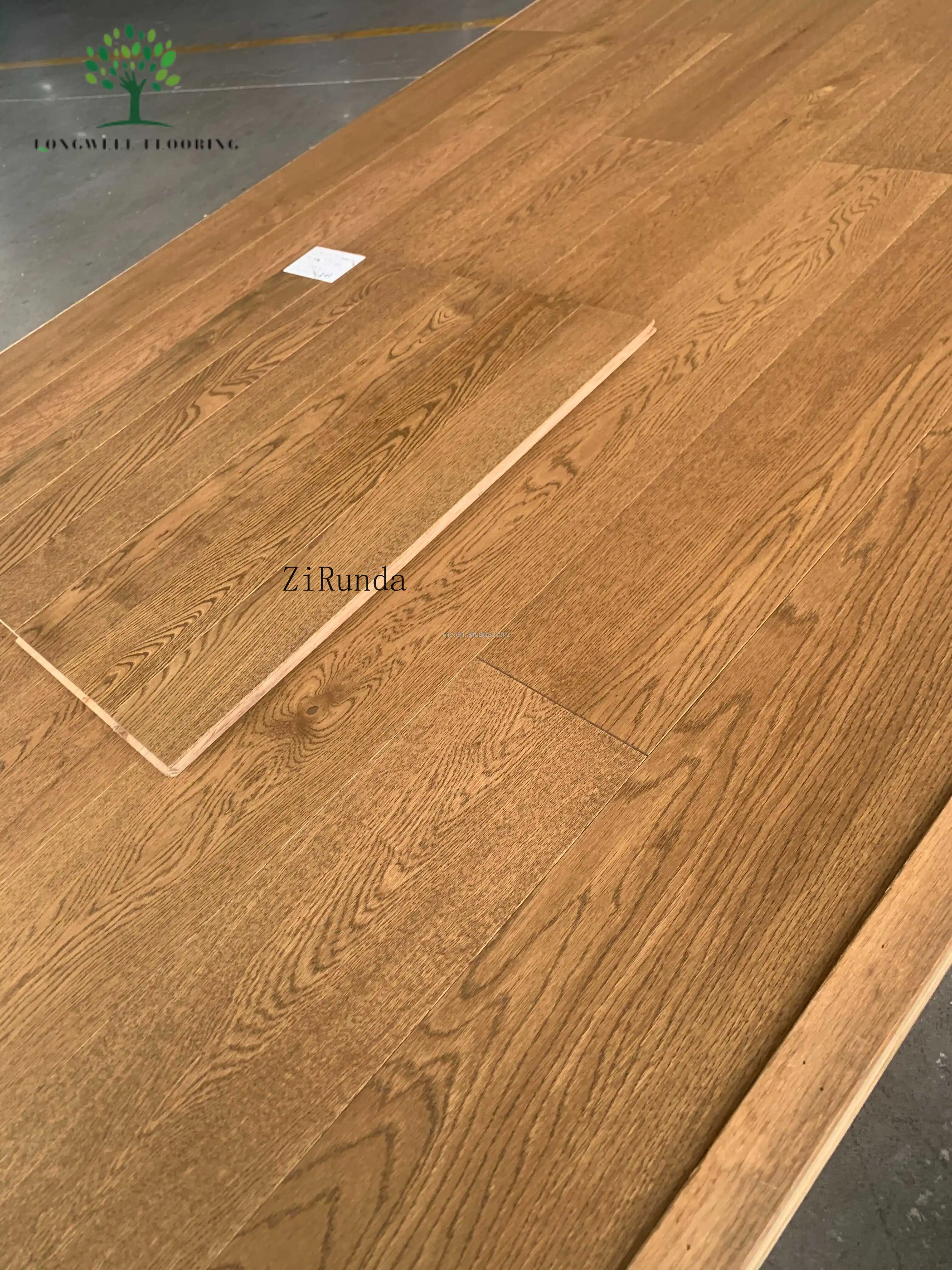 맞춤형 대형 폭 7 & 9인치 화이트 오크 원목 바닥재 브러쉬드 UV 래커 마감 거실용 원목 바닥재