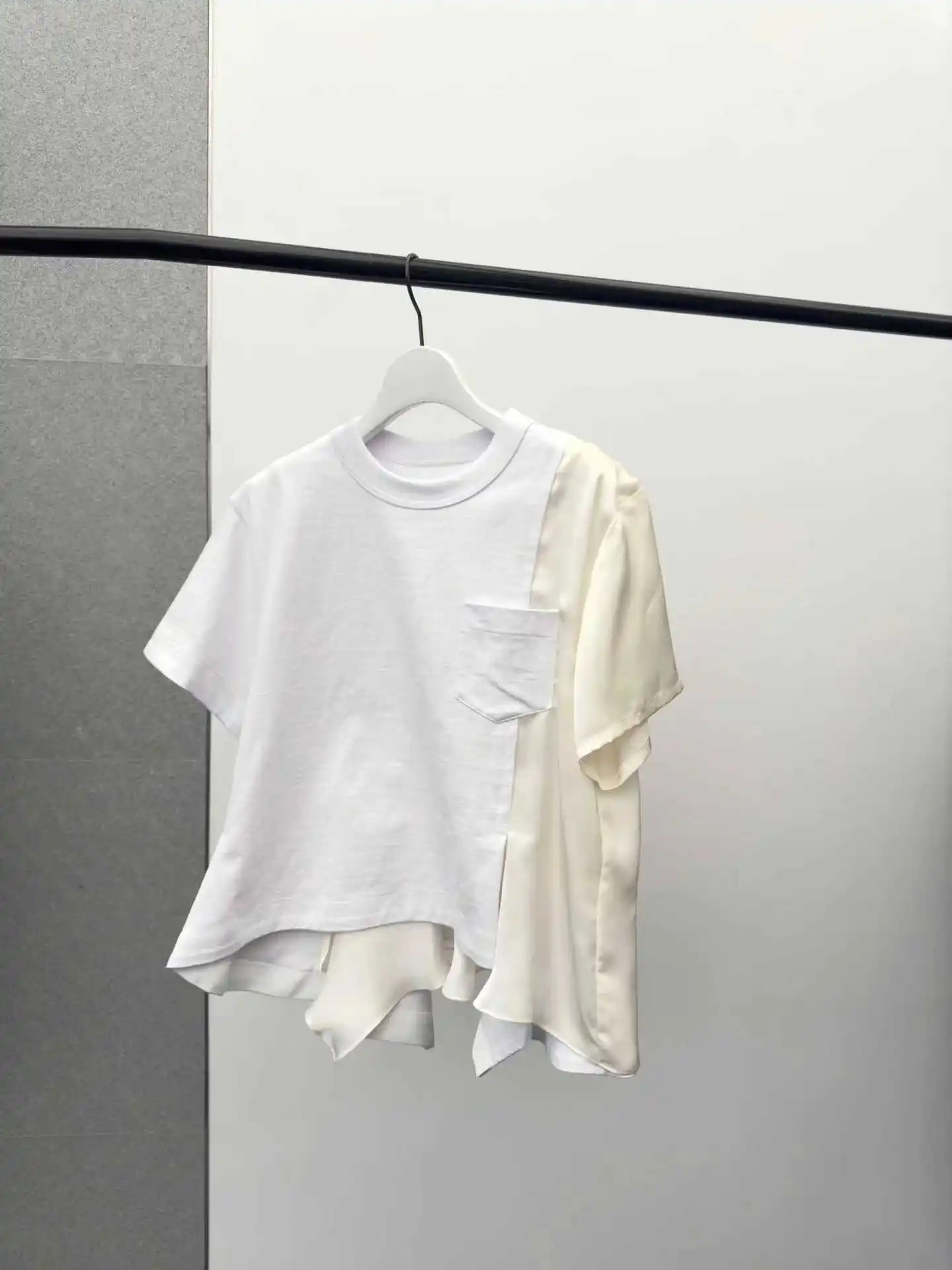 

FOG SACAI Spring Summer 2024 Women's round Ne ort Sve T-irt Asymmetrical Color Blo Design Commute Sle Loose Fit
