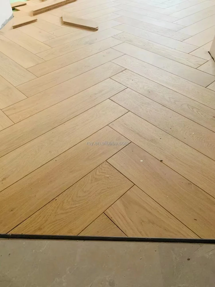Versión personalizada Calidad estilo moderno Piso de roble de ingeniería en espiga multicapa Piso de parquet de madera