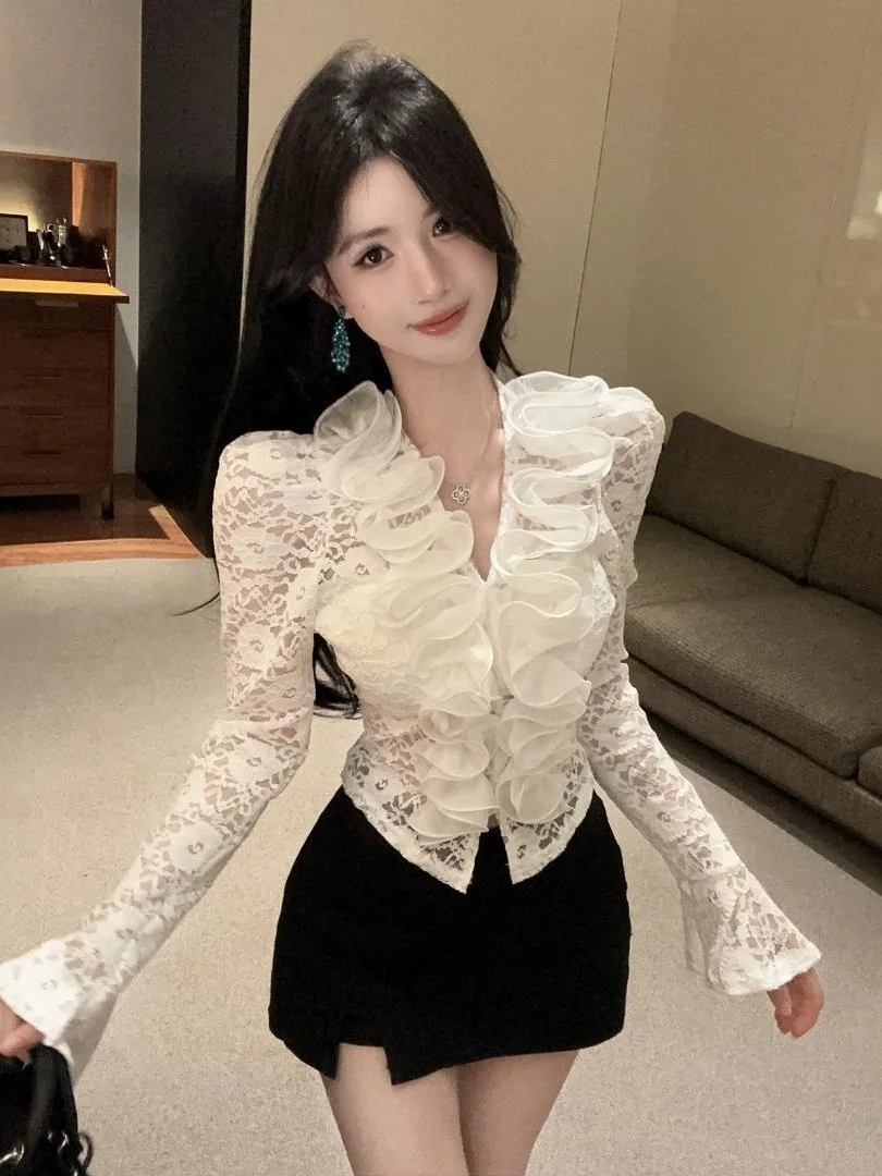 

Сексуальная кружевная блузка для женщин: облегающая, с V-образным вырезом, рукавами-колокол, цветочным узором, мягкая, в стиле Pure Desire, короткий кружевной топ для девушек, корректирующий фигуру