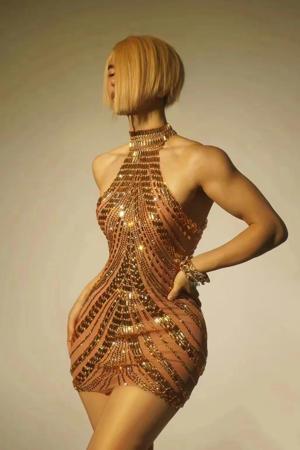 Abito corto con collo a catena tempestato di diamanti rossi per donna, discoteca di lusso, bar, performance sul palco, ballo di fine anno, festa speciale di compleanno