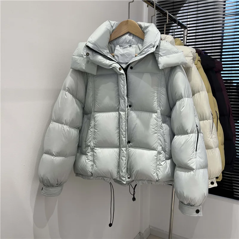 

Женский короткий пуховик 2025, зимнее новое поступление, модное пальто-пуховик с утолщенным съемным капюшоном