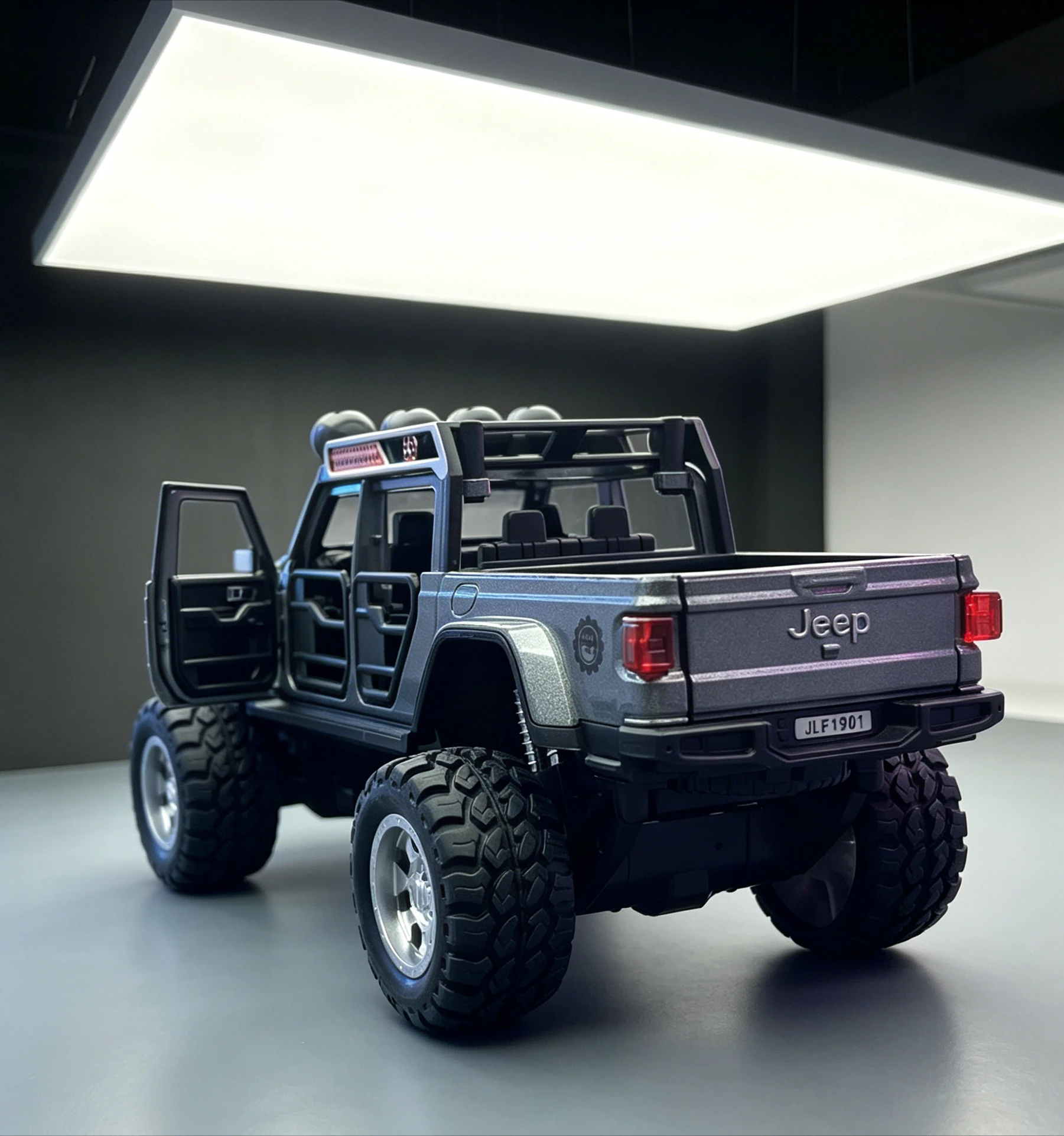 1:32 Big Wheel Jeep Off-Road Diecast Car, Openable Doors with Light & Sound Free Rolling SUV Model Toy, Desktop Collectible Gift