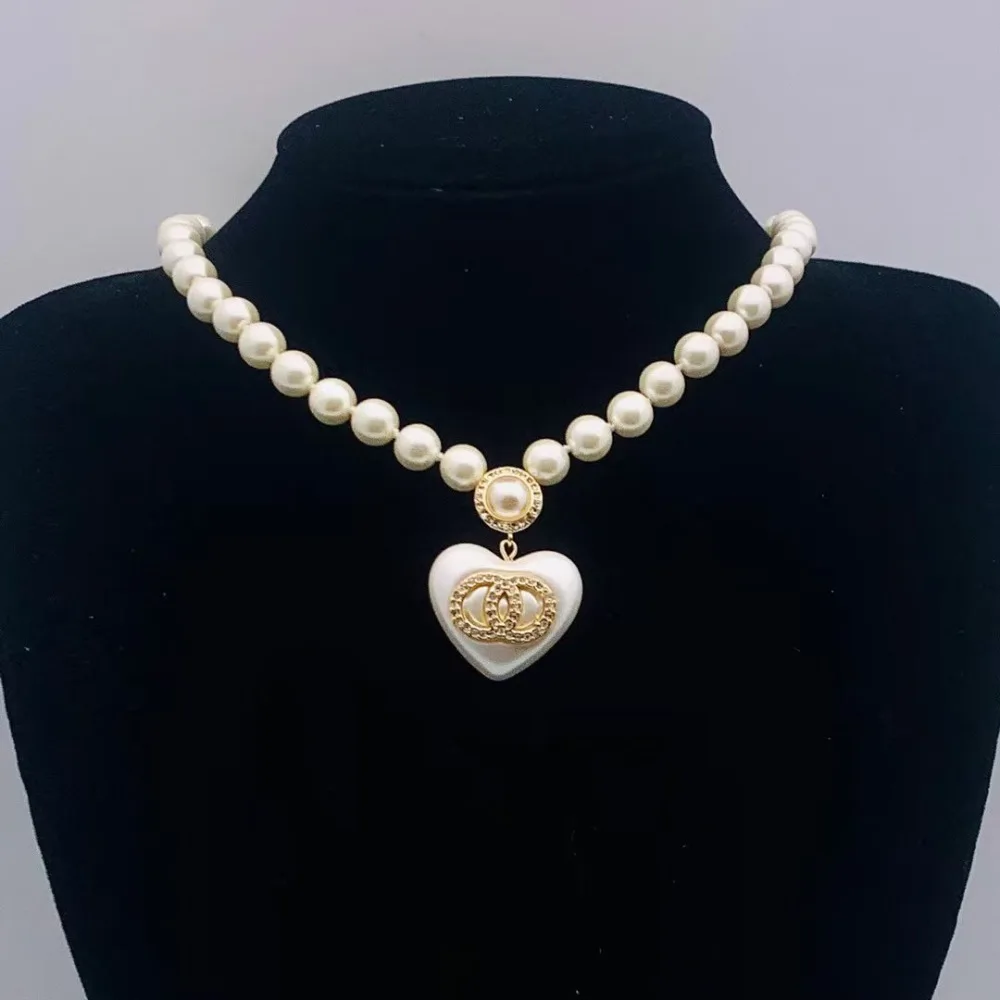 

2025 New Double C Letter Necklace Women's Fashion Popular High-end Neck Chain