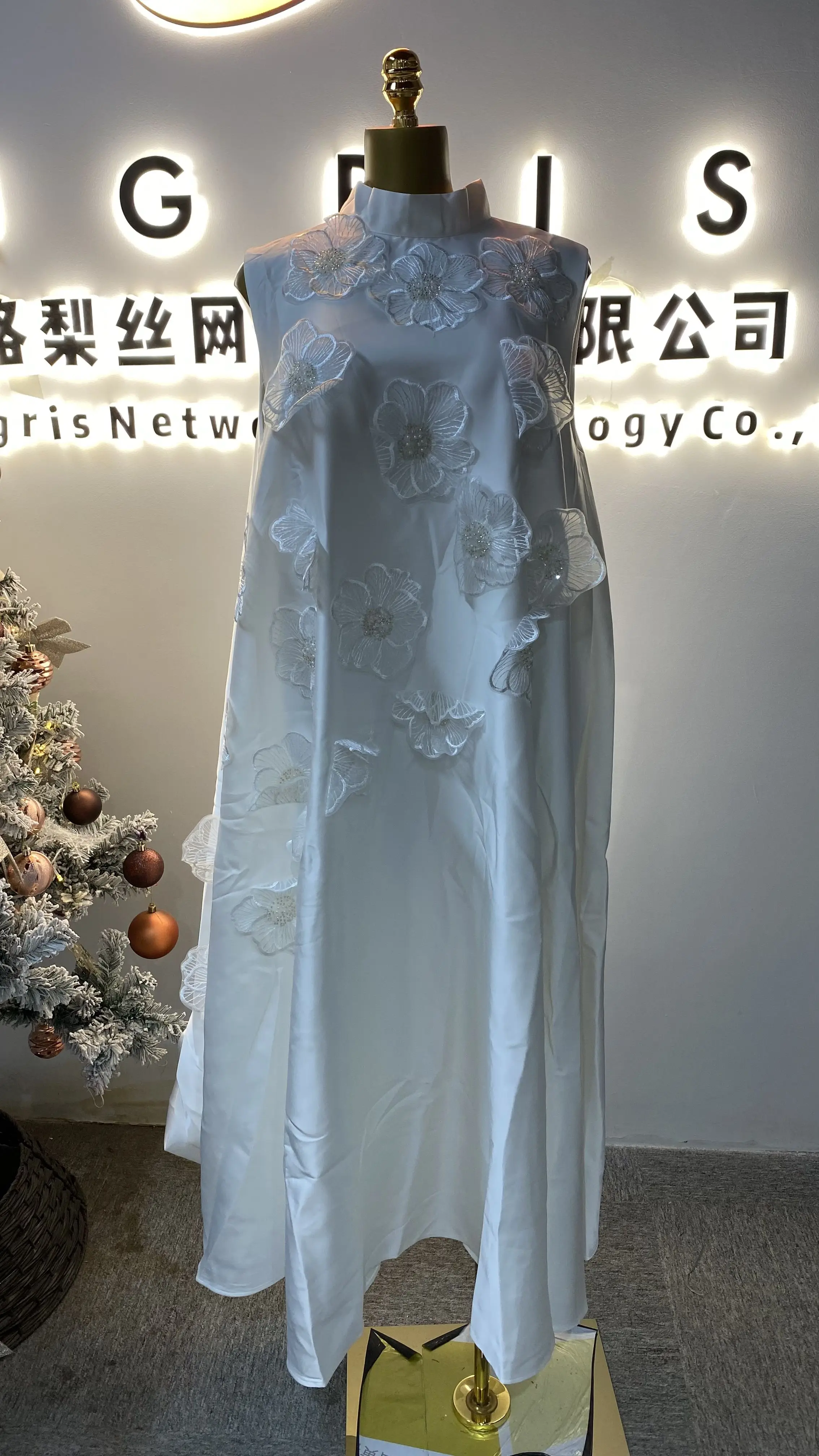 

Three-dimensional floral beaded dress, new spring style, irregular loose-fitting elegant sleeveless long dress-GZXX055