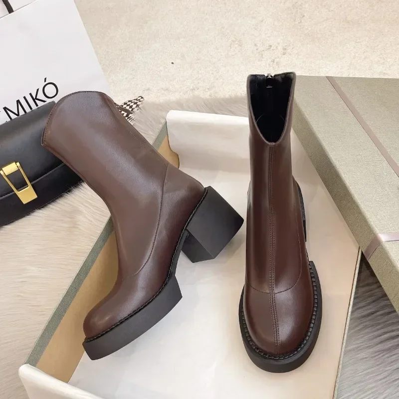 أحذية جلدية جديدة للربيع والخريف لعام 2025 بكعب عالي على شكل حرف V أحذية قصيرة بنعل سميك أحذية نسائية راقية #4