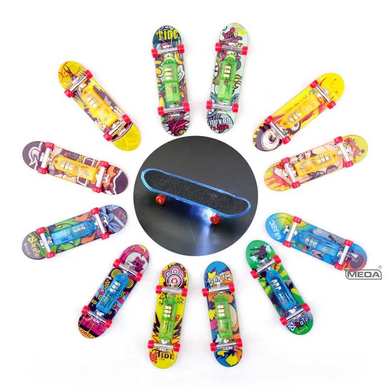 Luminoso Finger Skateboard Toys Mini Skateboard fingerboard con luce novità giocattoli per bambini regali bomboniere