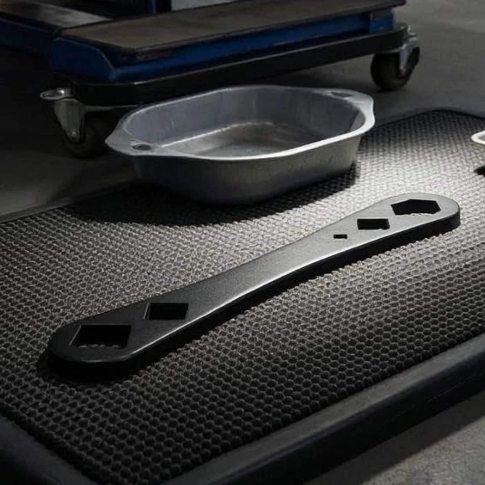 Oil Drain Plug Wrench Hex and Square Openings Oil Plug Removal Tool Multi-Opening Wrench Black Extended