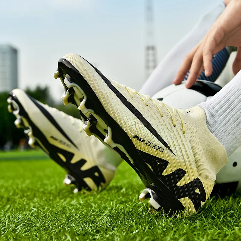 Nuovi uomini scarpe da calcio erba formazione Futsal di alta qualità Futsal scarpe da calcio tacchetti antiscivolo scarpe da calcio all'aperto leggere