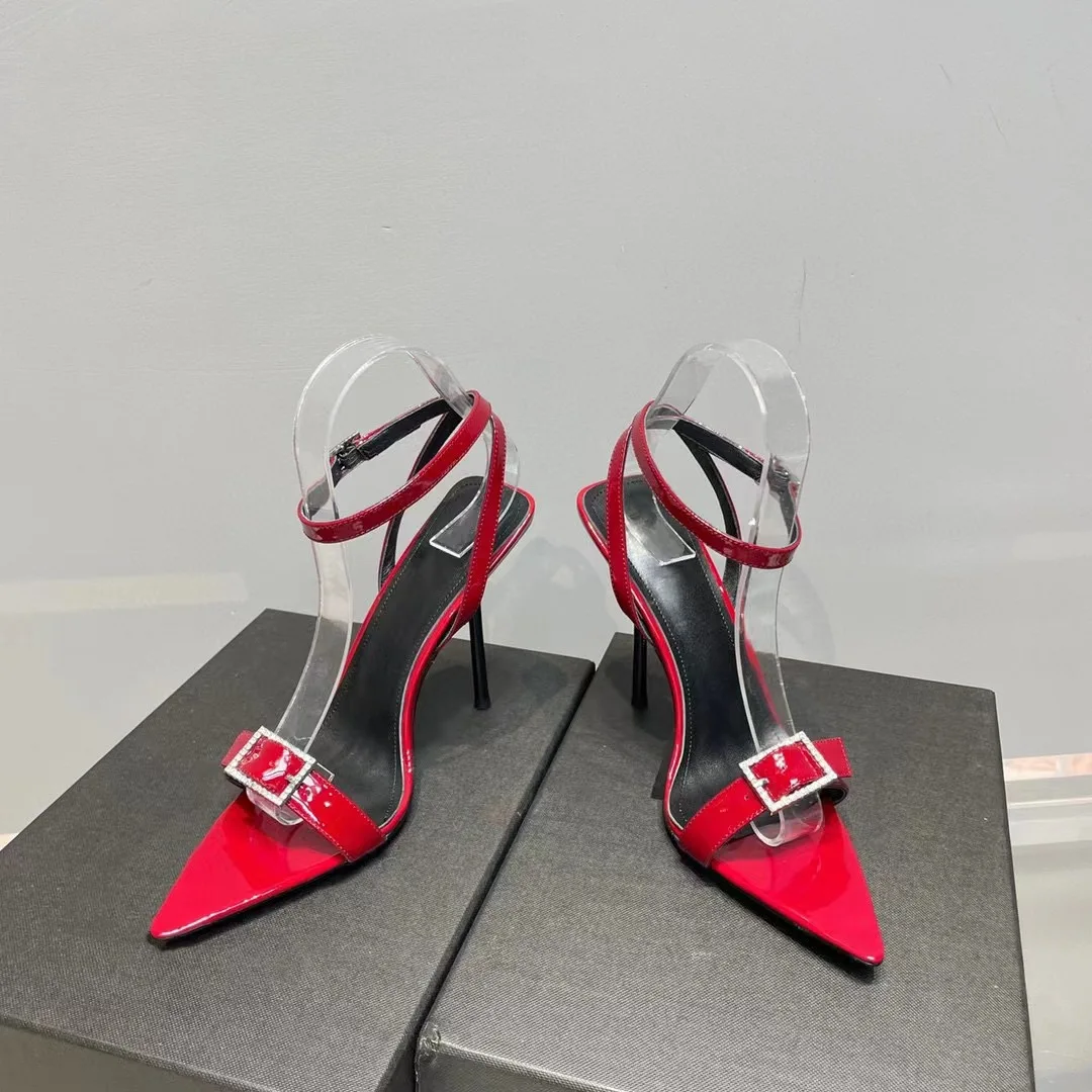 

Сандалии со стразами и пряжкой на ремне, женские сандалии на шпильке из лакированной кожи с острым носком и ремешком на щиколотке, вечерние банкетные туфли