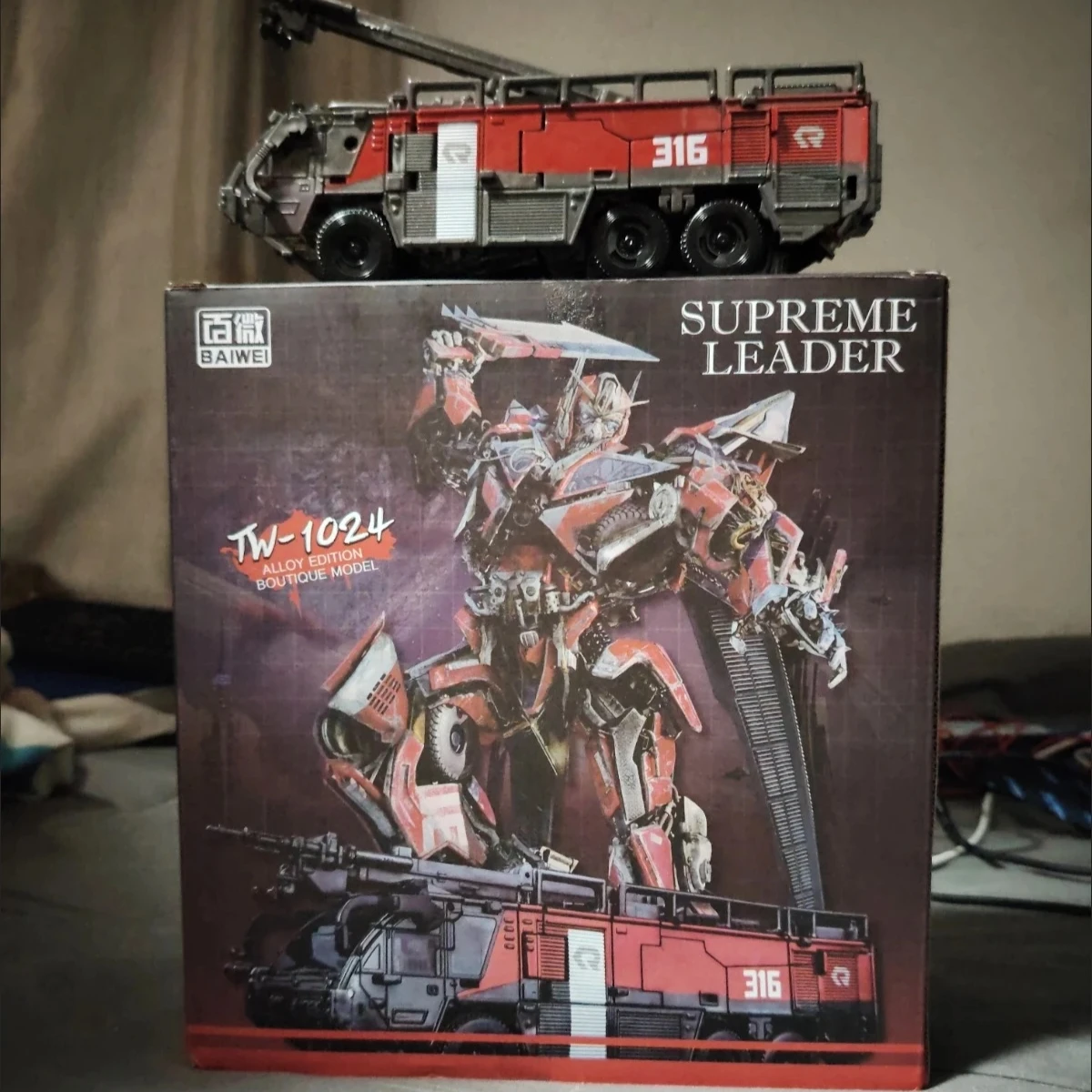 BAIWEI Transformer Toys TW1024 Sentinel Prime SS61 Fire Engine Truck Robot Autobot Alloy Model Action Figures Boy Gift in Stock