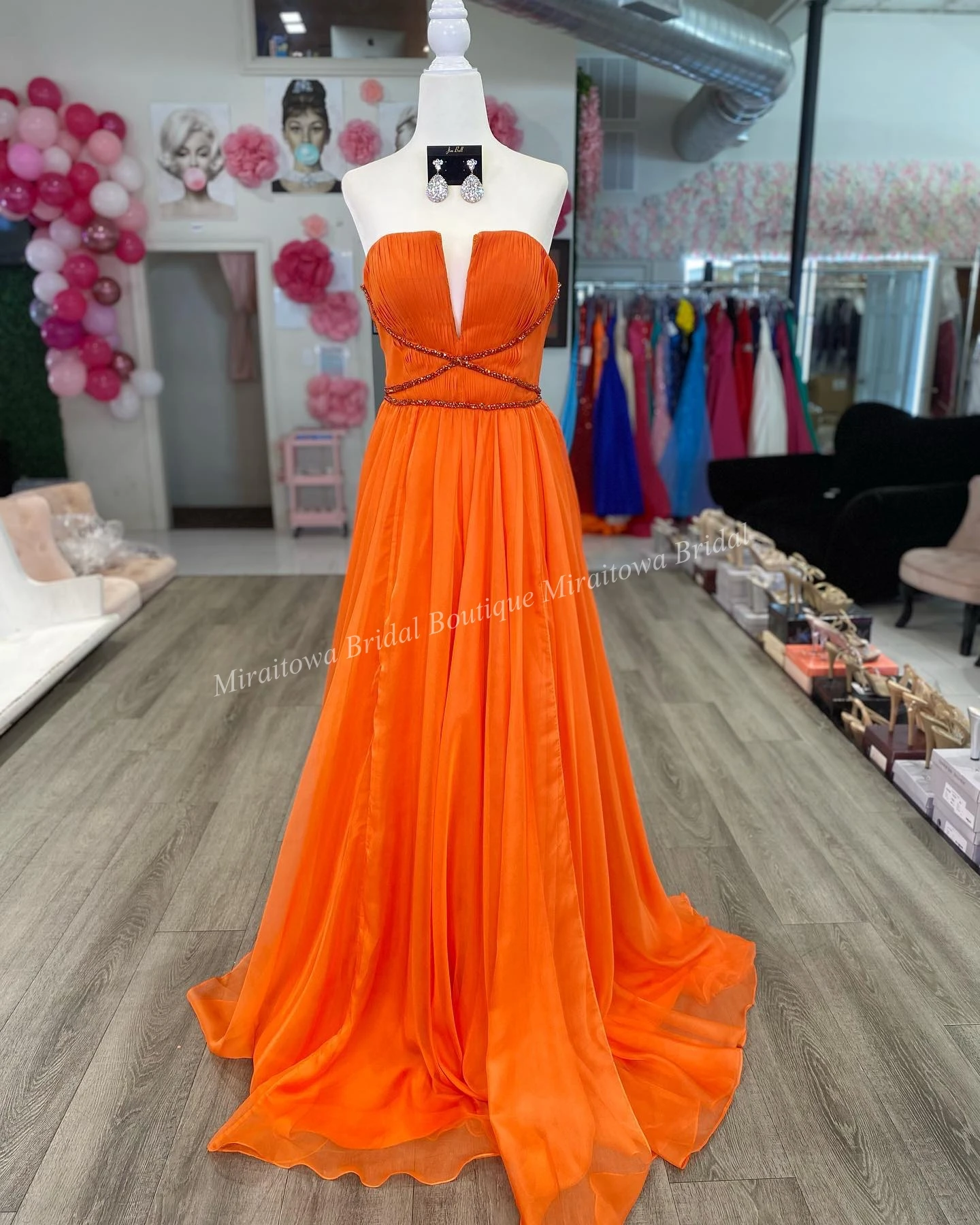 Laranja Prom Dress 2k23 Strapless plissado Chiffon High Slit A Line Lady Pageant Evento Formal Evening Party Runway Black-Tie Gala