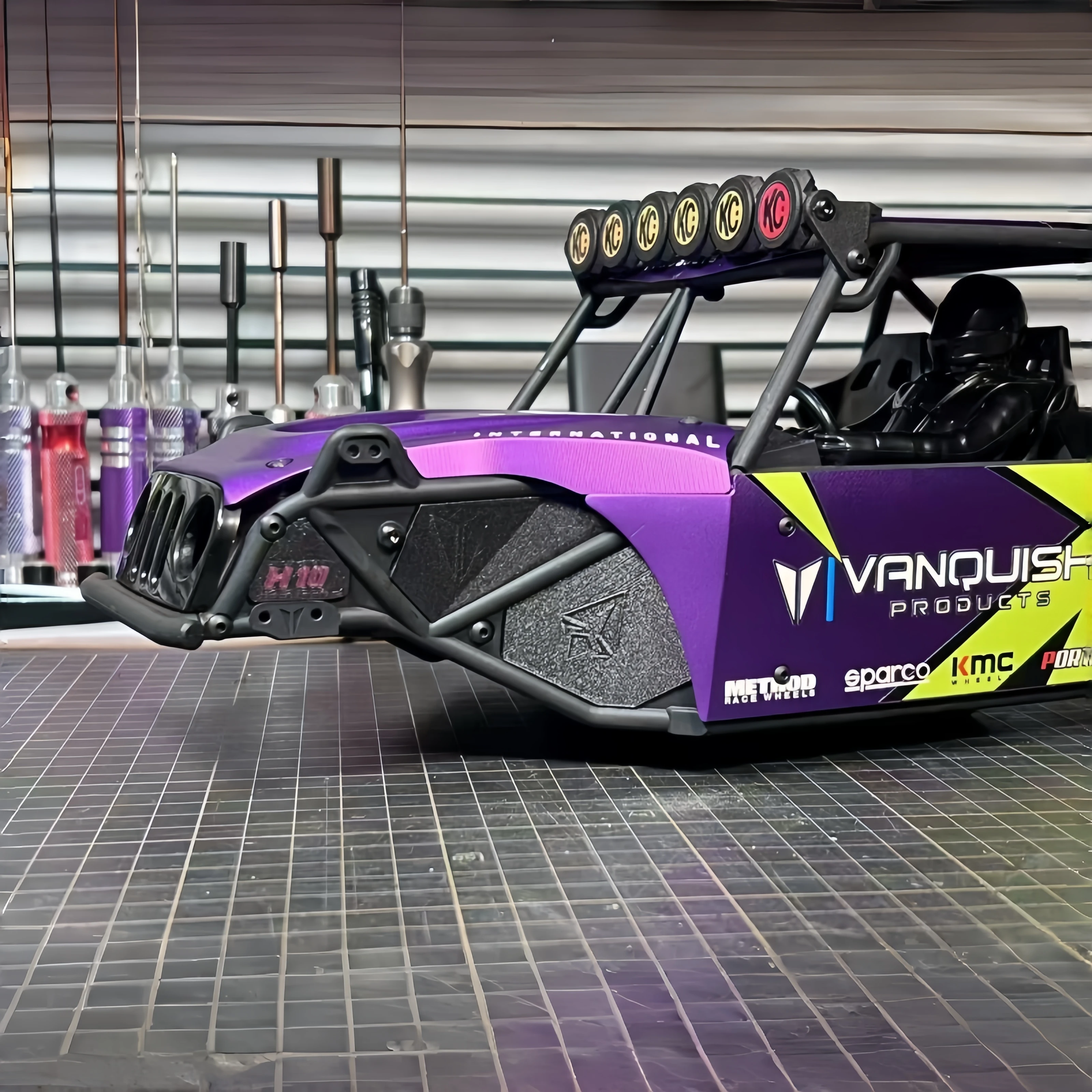 For Vanquish H10 OPTIC FRONT FENDER, INSTALLATION INTO THE CAGE IN AN IN-BUILT MANNER image 3