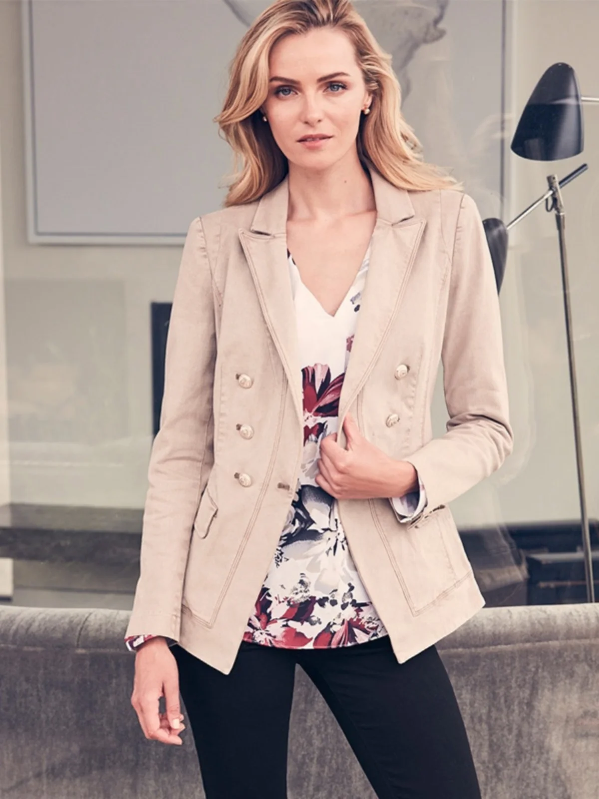 

Винтажный приталенный пиджак с эффектом похудения для женщин, модный осенне-зимний новый стиль, оригинальный дизайн, с длинным рукавом, из чистого материала.