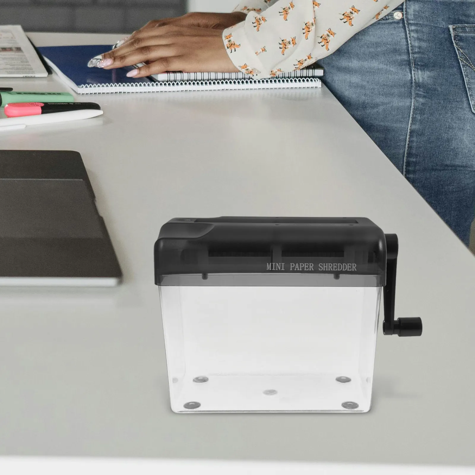 Small Desktop Manual Paper Shredder Wear Resistant Hand Crank Shredder Household Office Convenient Paper Cutter for Bills