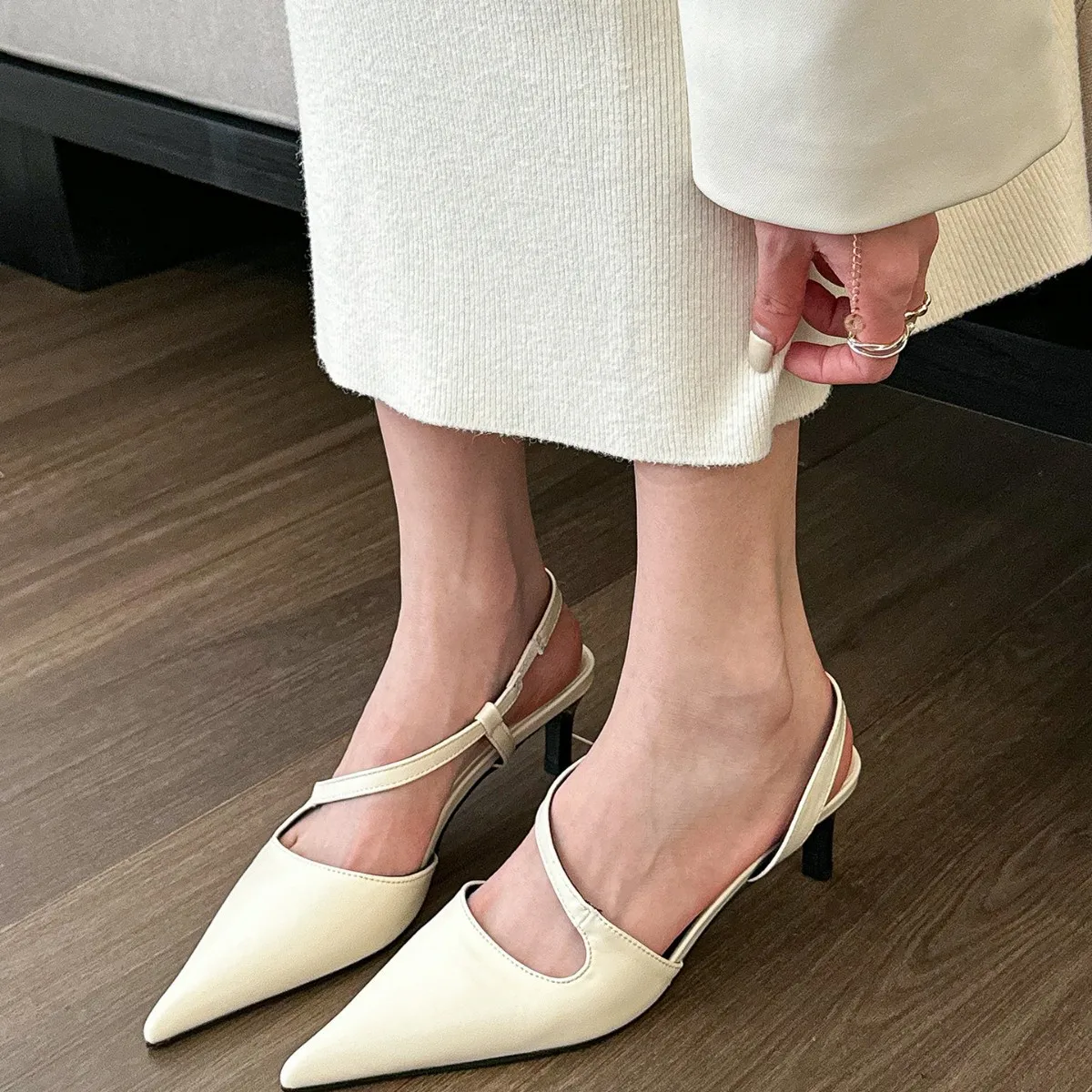 ΠΠ΅Π½ΡΠΊΠΈΠ΅ ΡΠ²Π΅ΡΠ»ΠΎ-ΡΠ΅ΡΡΠ΅ ΠΊΠΎΠΆΠ°Π½ΡΠ΅ Π±ΠΎΡΠΎΠ½ΠΎΠΆΠΊΠΈ Π½Π° ΠΊΠ°Π±Π»ΡΠΊΠ΅ 6 ΡΠΌ Ρ ΠΎΡΡΡΡΠΌ Π½ΠΎΡΠΊΠΎΠΌ Π½Π° ΡΠΏΠΈΠ»ΡΠΊΠ΅ Ρ ΠΎΡΠΊΡΡΡΠΎΠΉ ΠΏΡΡΠΊΠΎΠΉ - Π½Π°ΡΡΠ΄Π½ΡΠ΅ Π²Π΅ΡΠ΅ΡΠ½ΠΈΠ΅ ΡΡΡΠ»ΠΈ Ρ ΠΏΠ΅ΡΠ΅ΠΊΡΠ΅ΡΡΠ½ΡΠΌ ΡΠ΅ΠΌΠ΅ΡΠΊΠΎΠΌ ΠΈ Π²ΡΡΠ΅Π·Π°ΠΌΠΈ ΠΠ΅Π½ΡΠΊΠΈΠ΅ ΡΠ²Π΅ΡΠ»ΠΎ-ΡΠ΅ΡΡΠ΅ ΠΊΠΎΠΆΠ°Π½ΡΠ΅ Π±ΠΎΡΠΎΠ½ΠΎΠΆΠΊΠΈ Π½Π° ΠΊΠ°Π±Π»ΡΠΊΠ΅ 6 ΡΠΌ Ρ ΠΎΡΡΡΡΠΌ Π½ΠΎΡΠΊΠΎΠΌ Π½Π° ΡΠΏΠΈΠ»ΡΠΊΠ΅ Ρ ΠΎΡΠΊΡΡΡΠΎΠΉ ΠΏΡΡΠΊΠΎΠΉ - Π½Π°ΡΡΠ΄Π½ΡΠ΅ Π²Π΅ΡΠ΅ΡΠ½ΠΈΠ΅ ΡΡΡΠ»ΠΈ Ρ ΠΏΠ΅ΡΠ΅ΠΊΡΠ΅ΡΡΠ½ΡΠΌ ΡΠ΅ΠΌΠ΅ΡΠΊΠΎΠΌ ΠΈ Π²ΡΡΠ΅Π·Π°ΠΌΠΈ