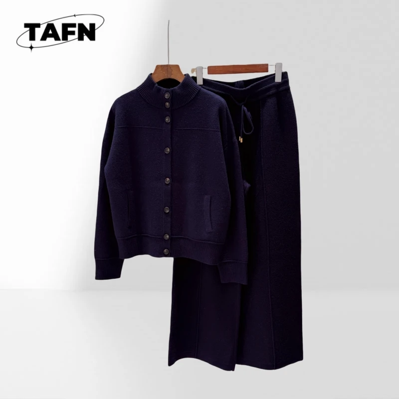 

Women's High-Waisted Pants Set for a Flattering Look Women's Slim Fit Pants Set with Matching Blazer AK1121