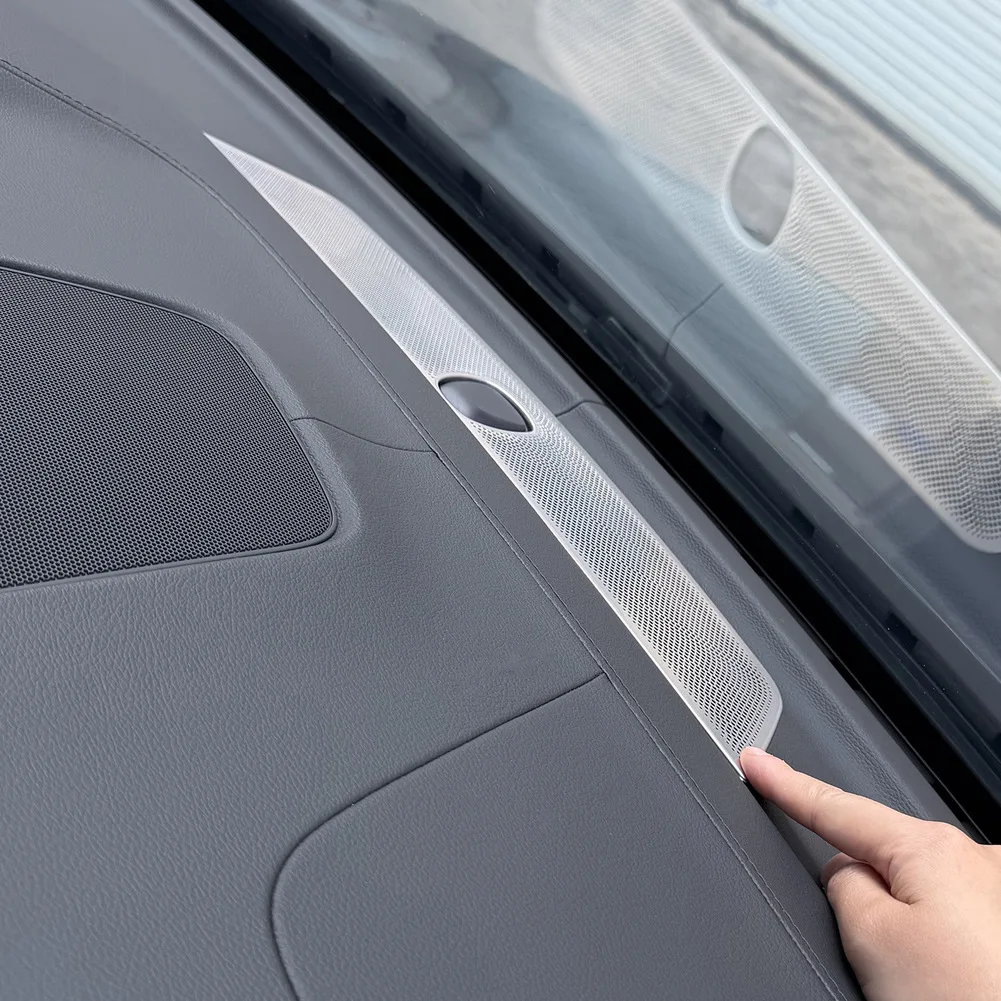 

Для Volvo XC60 2018-2026: Накладка на центральный воздуховод кондиционера, отделка из нержавеющей стали