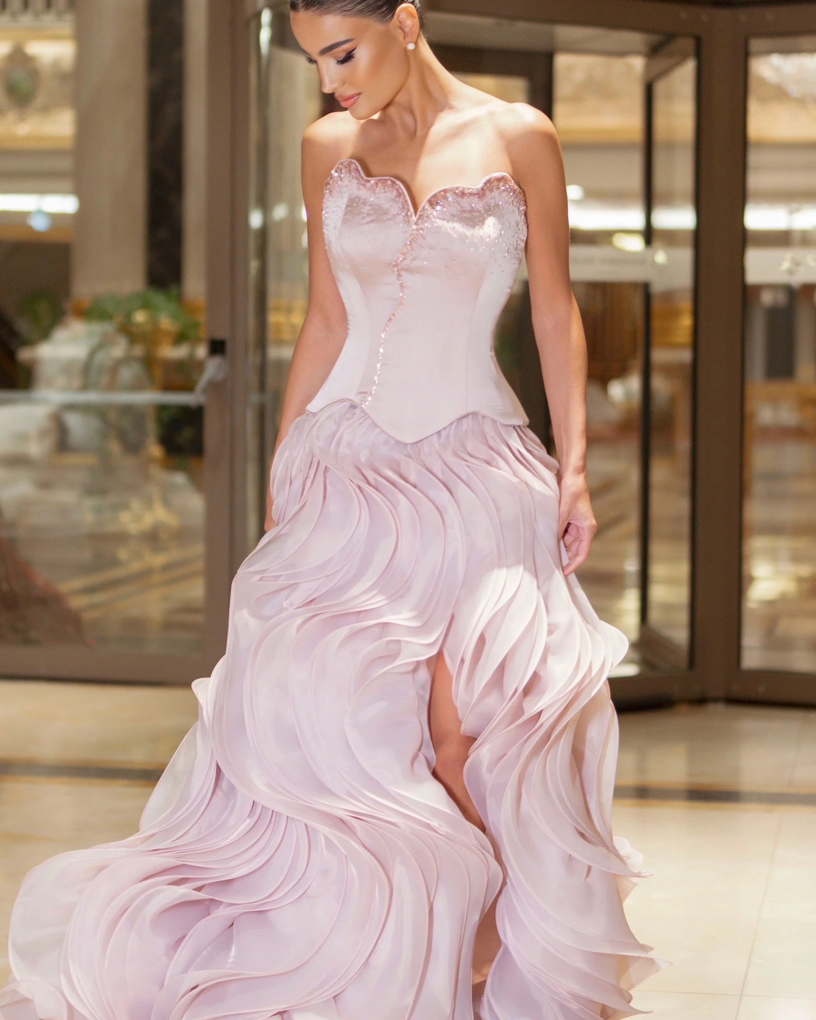 Customized Luxury Pink Sweetheart Evening Dresses Chest with Sequins Beads High Front Slit Chapel Train Ruffles Design Prom Gown