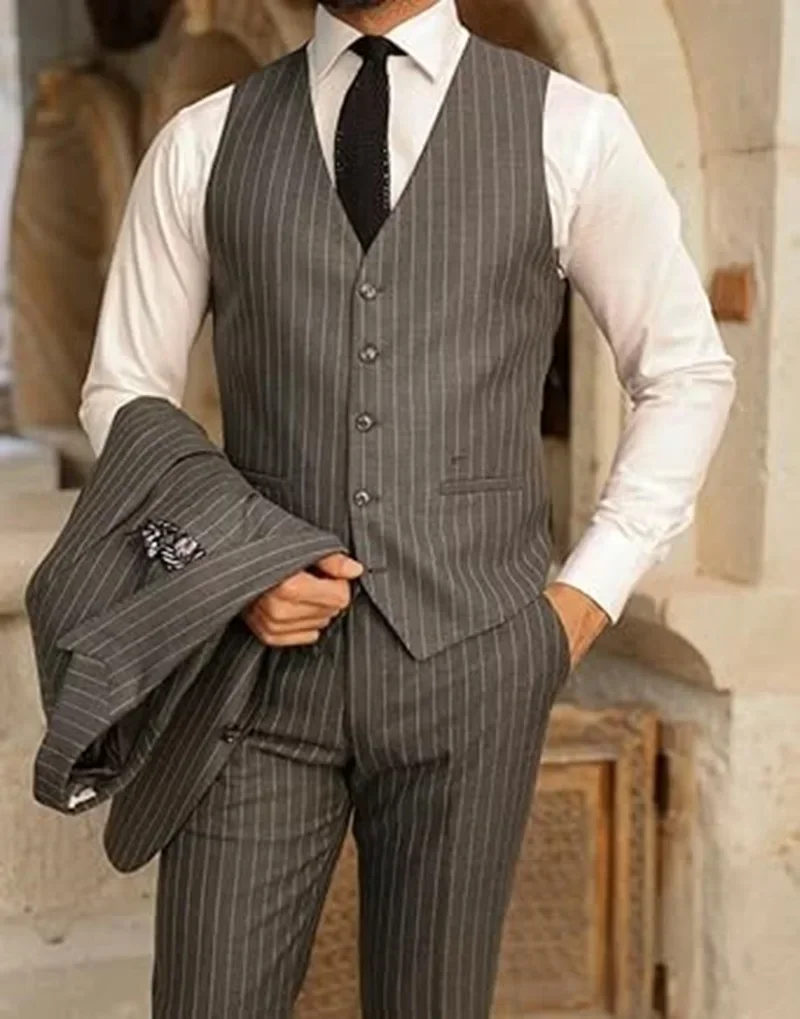 Men\'s Classic Formal Pinstripe Tuxedos Suits 3 Pieces Slim Fit Blazer Peak Lapel Two Button Groomsmen Wedding Dress Business