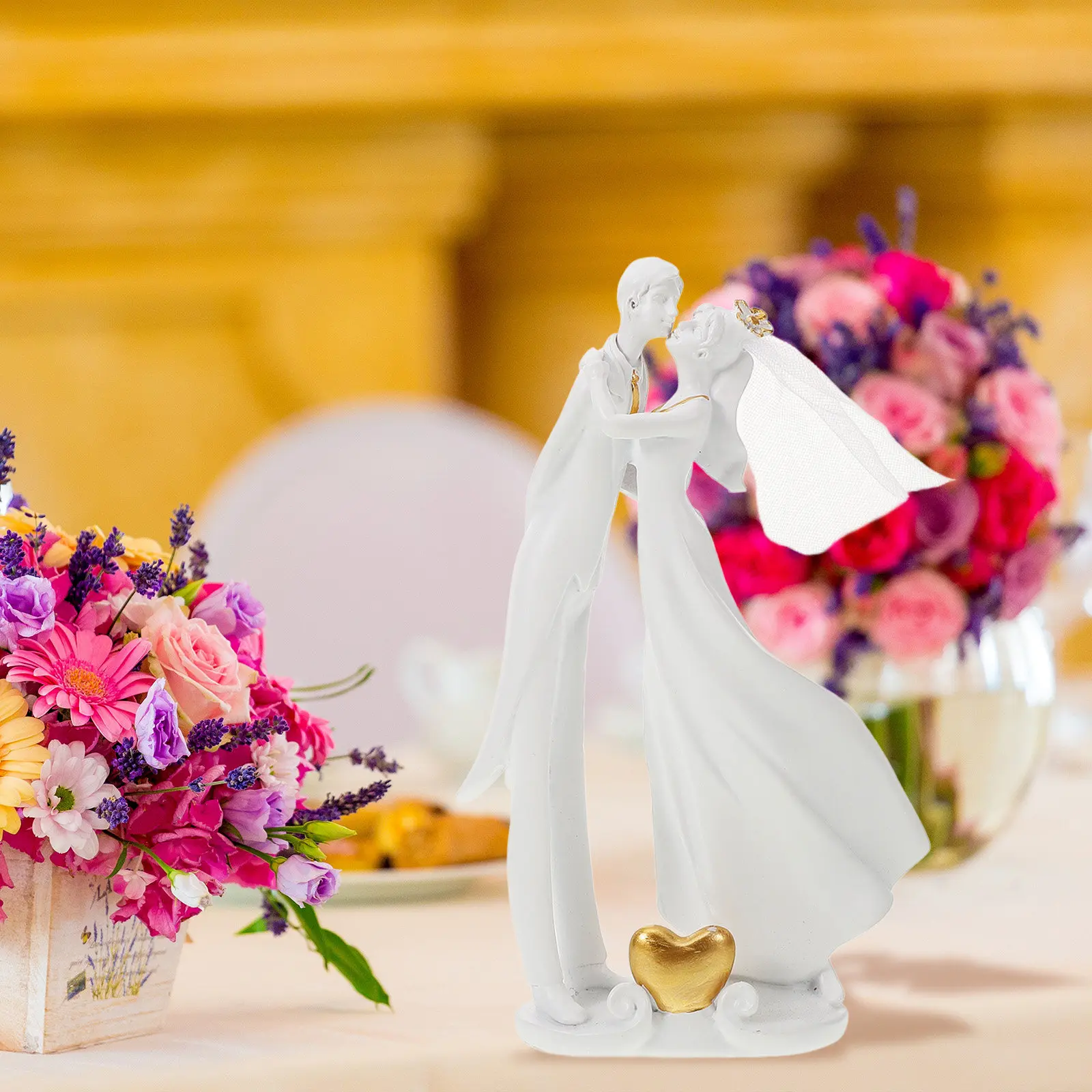 

Свадебная фигурка из смолы: Элегантная скульптура жениха и невесты, обнимающиеся друг друга, для рабочего стола, приборной панели автомобиля, подарок на День святого Валентина, для дома и офиса