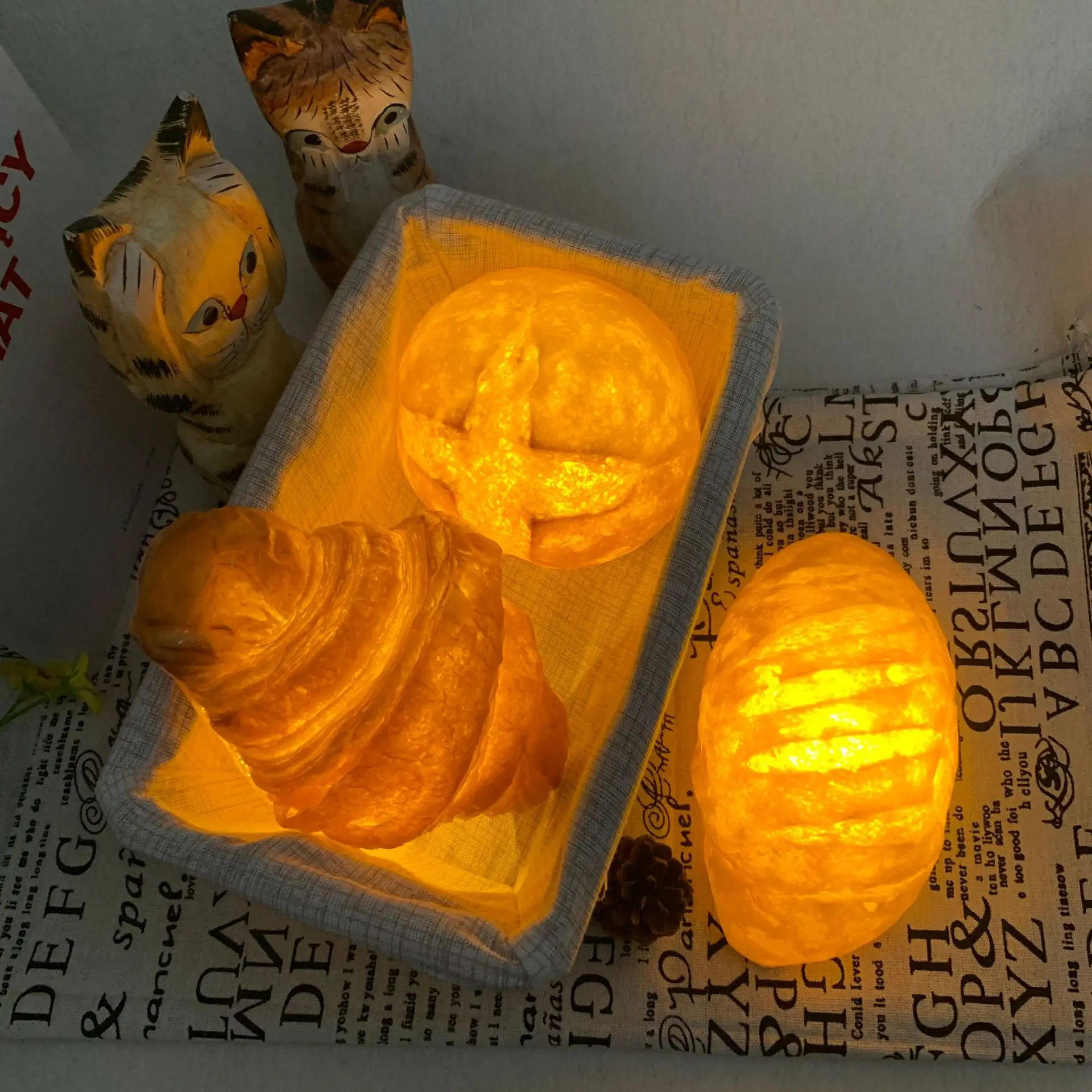 Artifical Croissant Bread Light Atmosphere Lamp LED Bread Lamp LED Night Light Cake Shop Decoration Great Gift