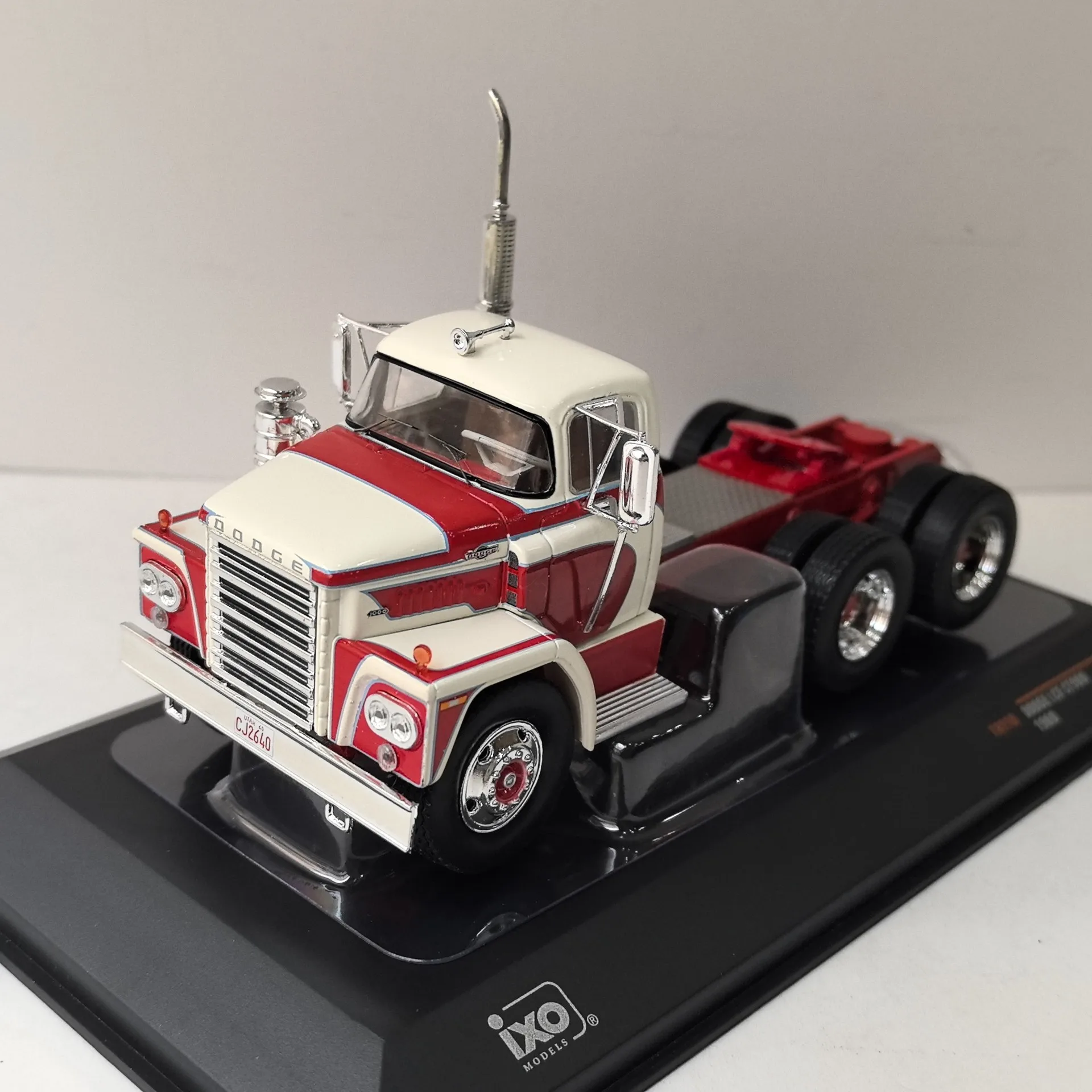 

Литой под давлением IXO масштаб 1:43 Dodge LCF CT900 1960 Dodge Тракторный грузовик из сплава Режим автомобиля Коллекционная игрушка в подарок Сувенирный дисплей Орнамент