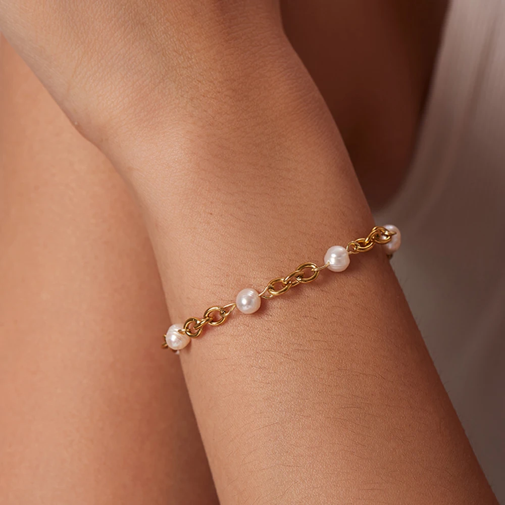 Pulsera de perlas cultivadas de agua dulce para mujer, brazalete de acero inoxidable chapado en oro de 18K, regalo de joyería impermeable, nueva moda