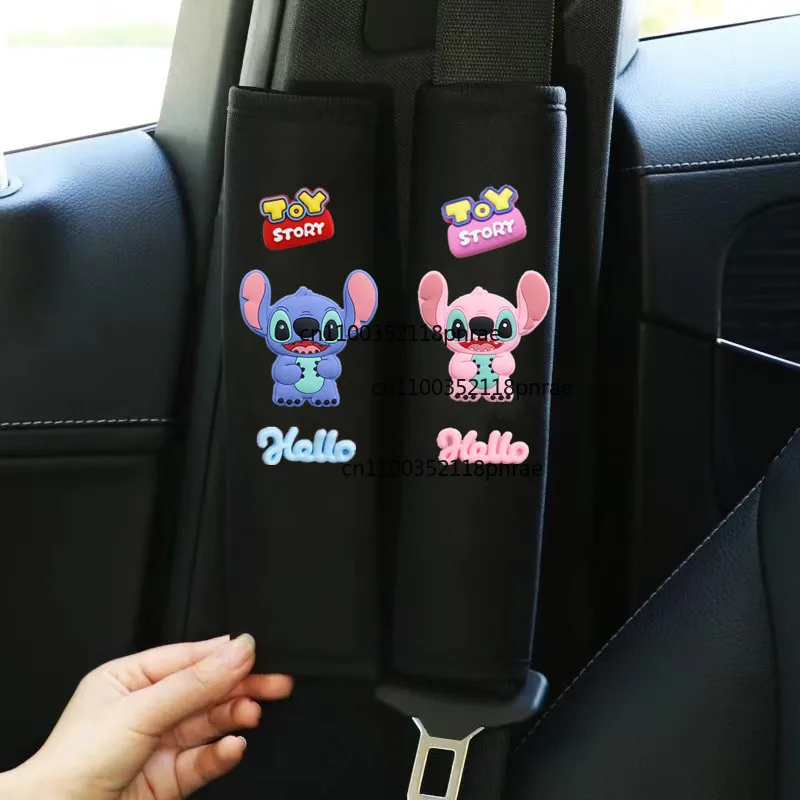 Disney Stitch Pokrowiec na pas bezpieczeństwa samochodowy Uniwersalna poduszka na pas samochodowy Poduszka na ramię Akcesoria do wnętrza samochodu z kreskówek Prezenty