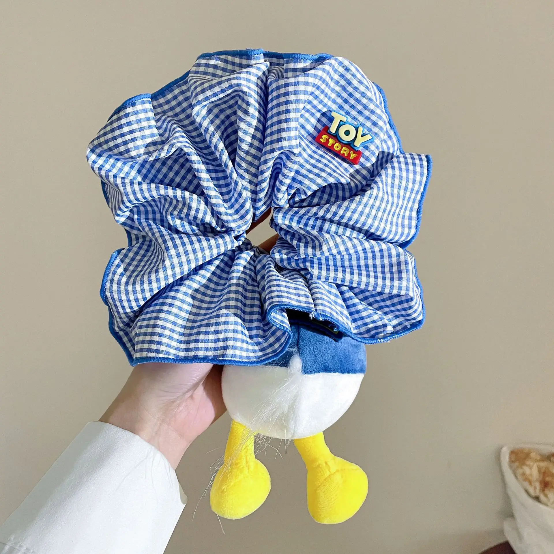 Disney lindo Mickey trasero creativo intestino grueso anillo de pelo divertido dibujos animados muñeca de medio cuerpo tridimensional algodón a cuadros pelo de trasero