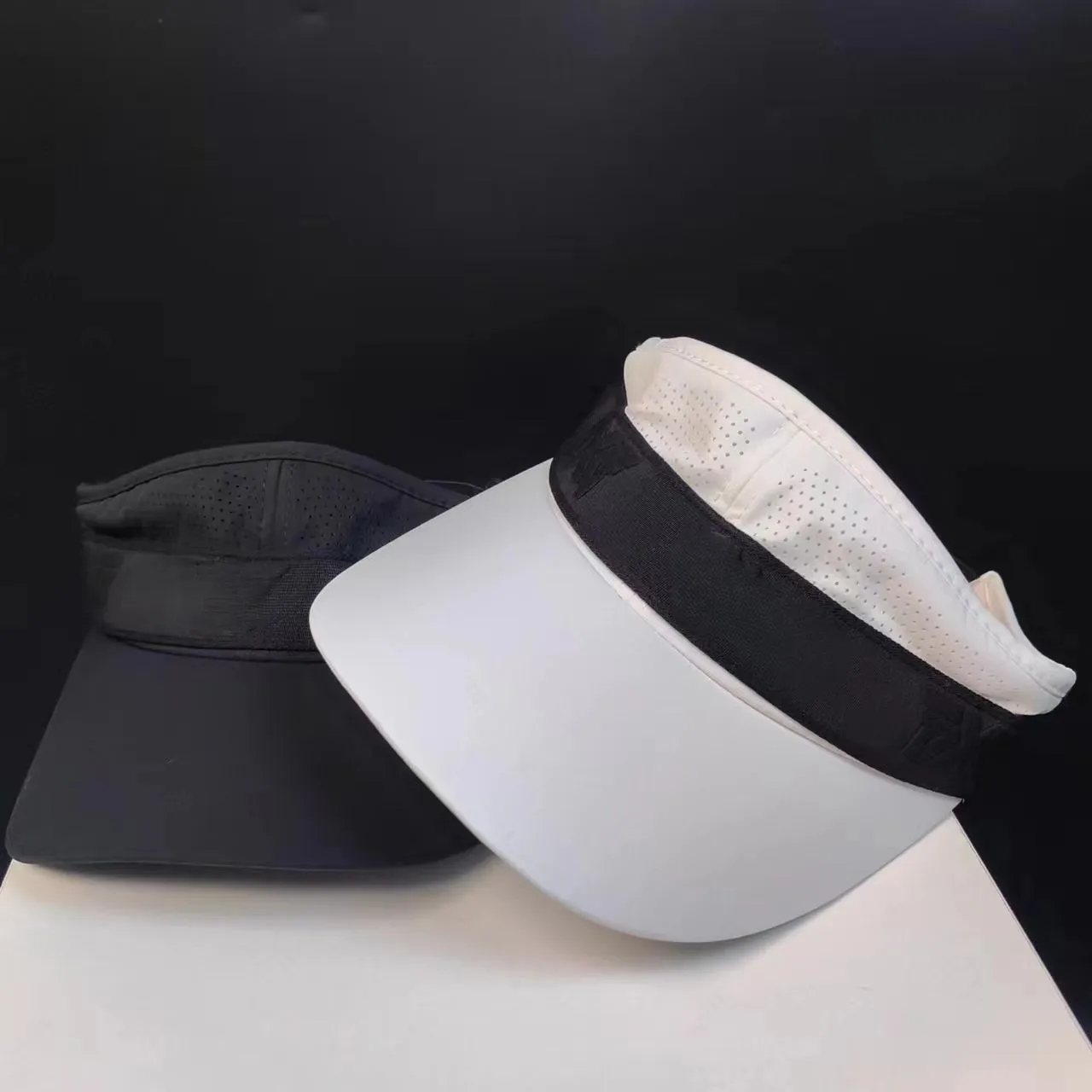 Nouveau chapeau de golf pour femme à visière ouverte : chapeau respirant en maille pour la protection solaire, idéal pour les sports et les loisirs printemps-été
