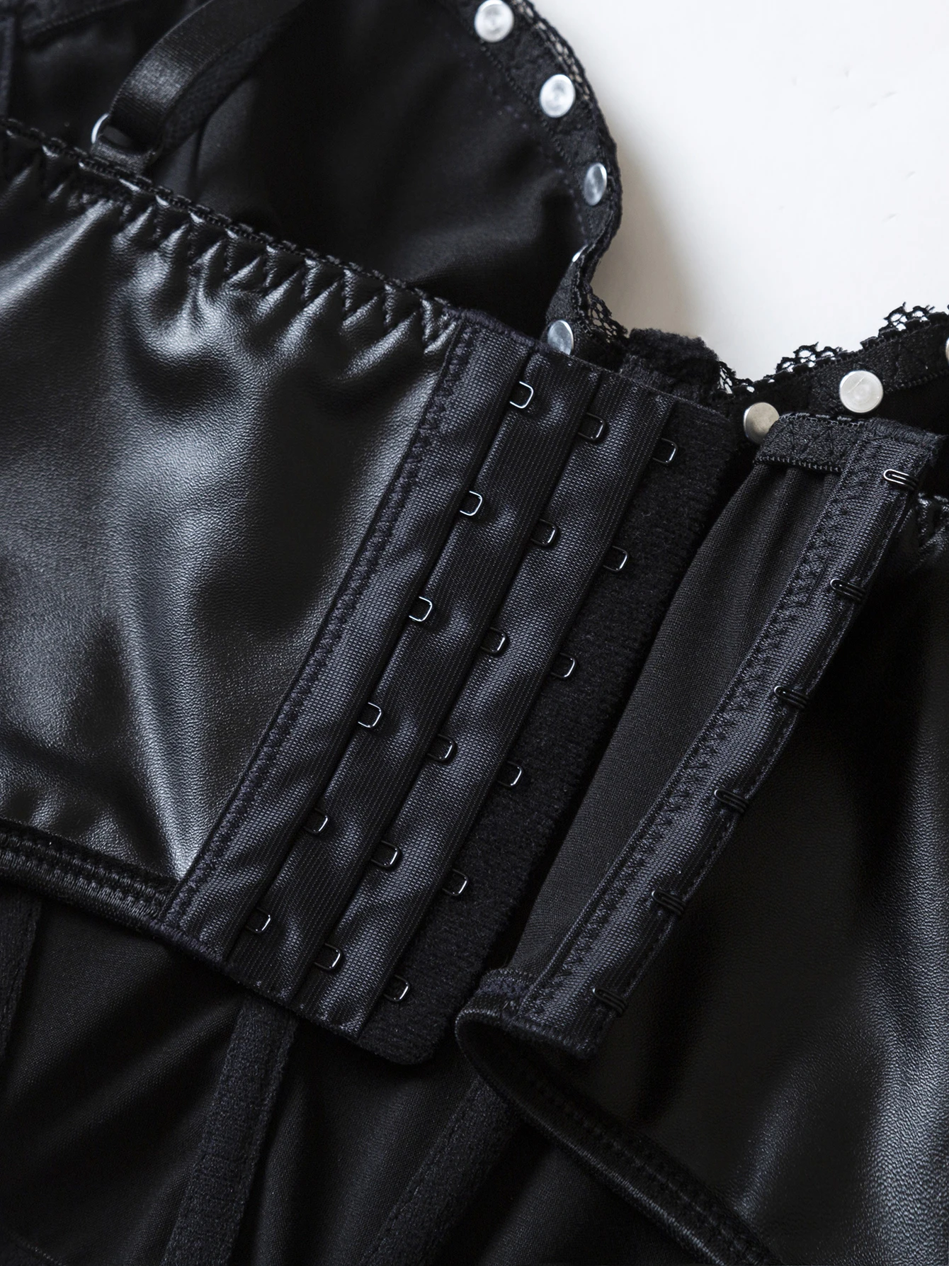 بلوزة رسن جلدية على طراز فاسق مع حلقة معدنية متقاطعة مزخرفة بالزي المثير الداكن/قمة تنكرية للفتيات العصريات #6