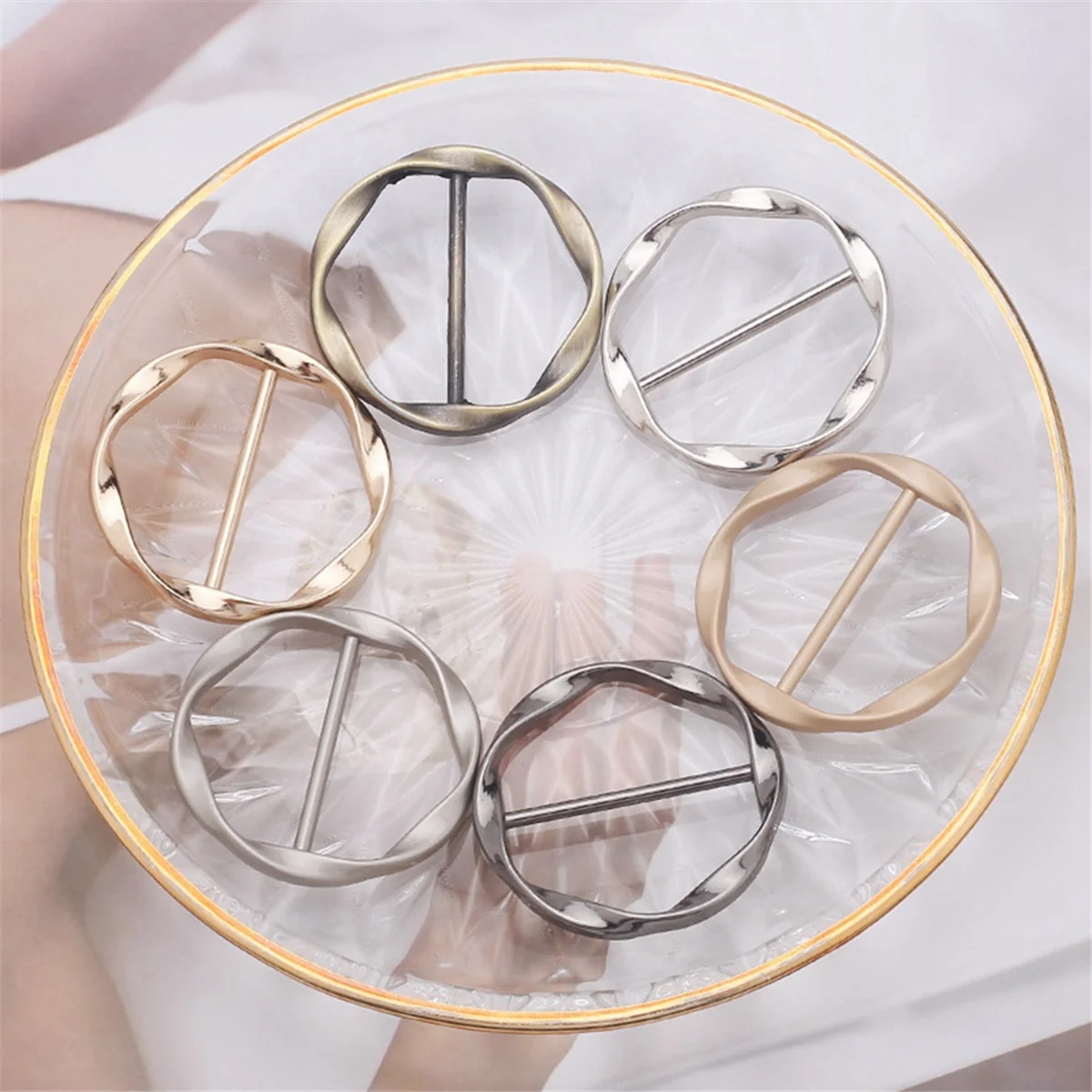 

AD11 6Pcs Scarf Ring Clip T Shirt Tie Clips for Women Metal Tshirt Waist Tightener Clip Buckle Clothing Ring Clip Accessories