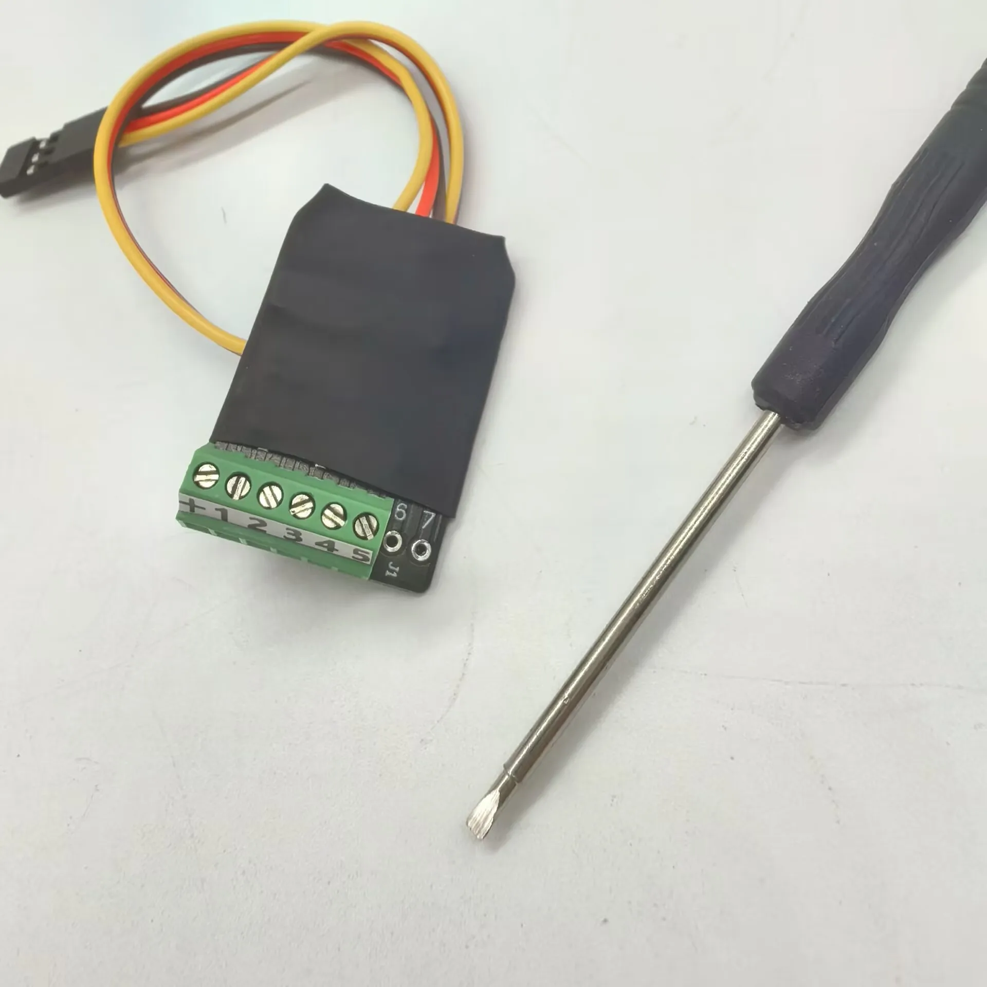 

Модель радиоуправляемого альпинистского грузовика, передняя положительная общая линия, многовыходной стробоскоп, течет, шатер, дыхание, многорежимное управление освещением