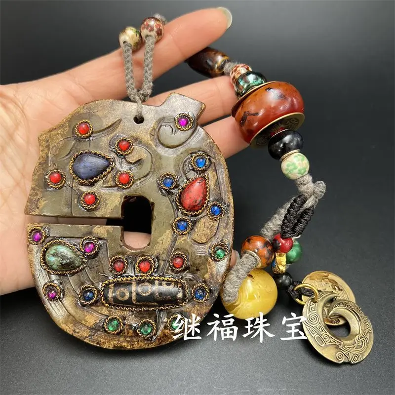 Antique pulp-wrapped jade pig dragon inlaid with dzi beads hand handle