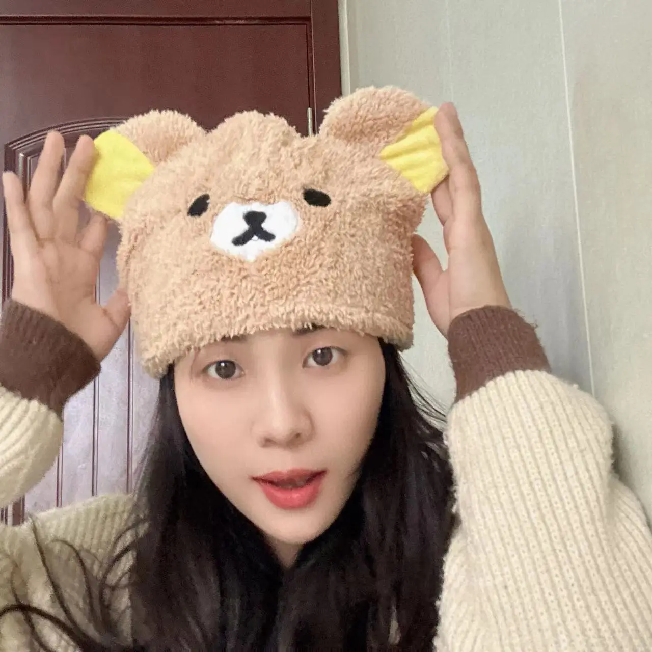 Rilakkumas pluszowa czapka niedźwiedź zimowy czapka utrzymująca ciepło kreskówka dorosłych dzieci słodkie jagnięce M (56-58cm)